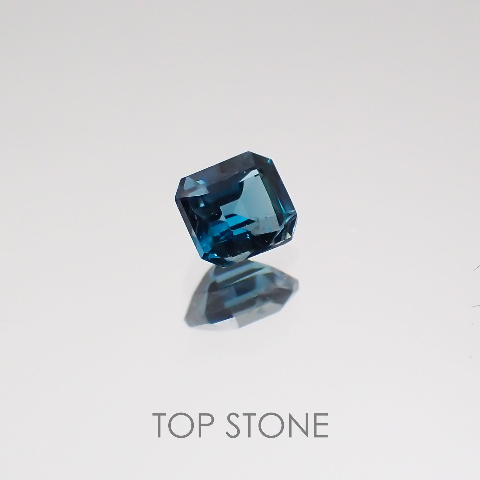 サファリン マダガスカル産 ルース 0.12ct[20128830]2.8×2.5mm前後