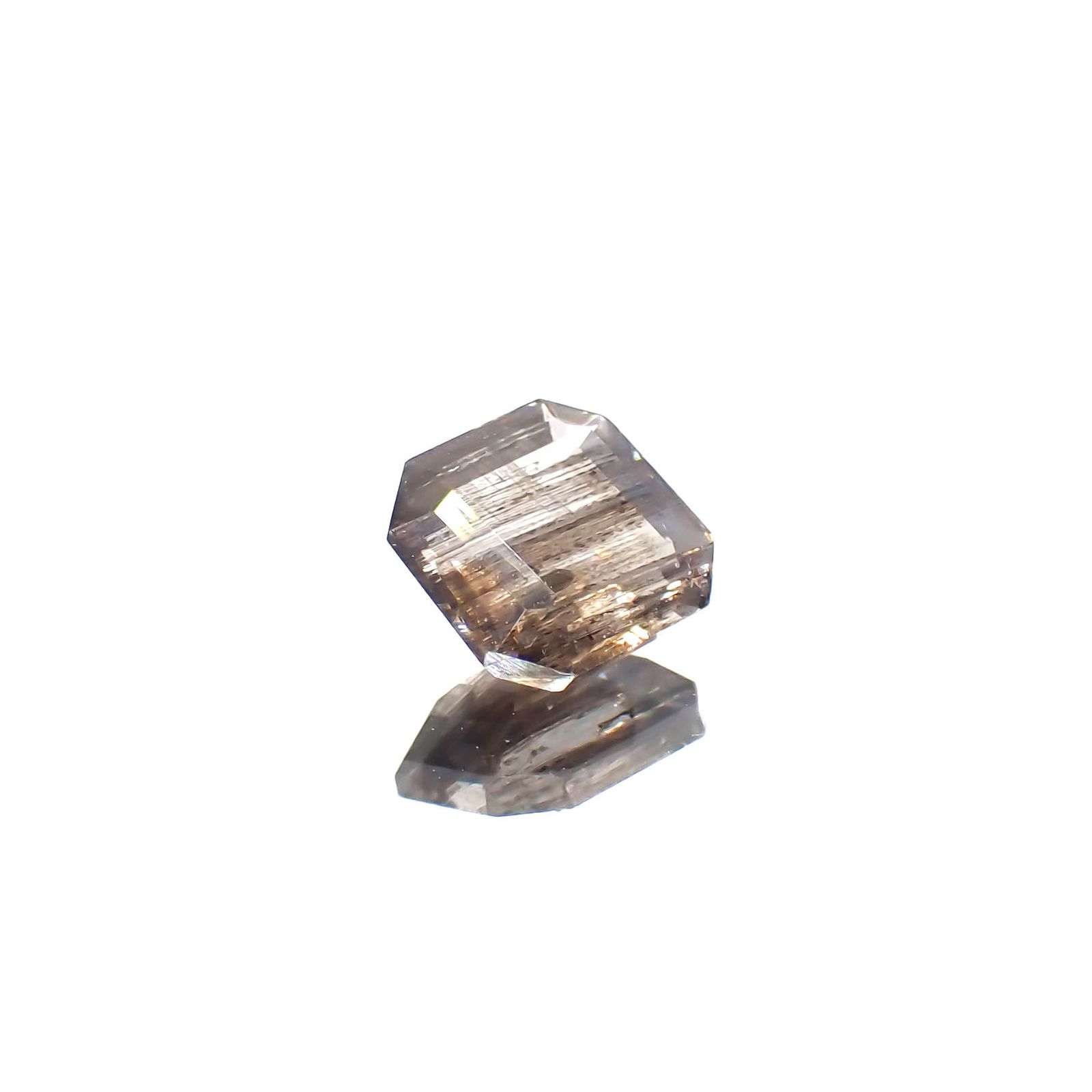 レインボースキャポライト ブラジル産 0.74ct[230320922]5.9x5.9mm前後