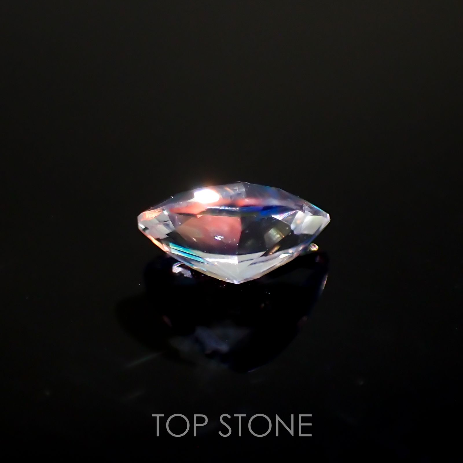 レインボームーンストーン(宝石名ラブラドライト)マダガスカル産 0.36ct 識別済[211113761]4.5x6mm前後