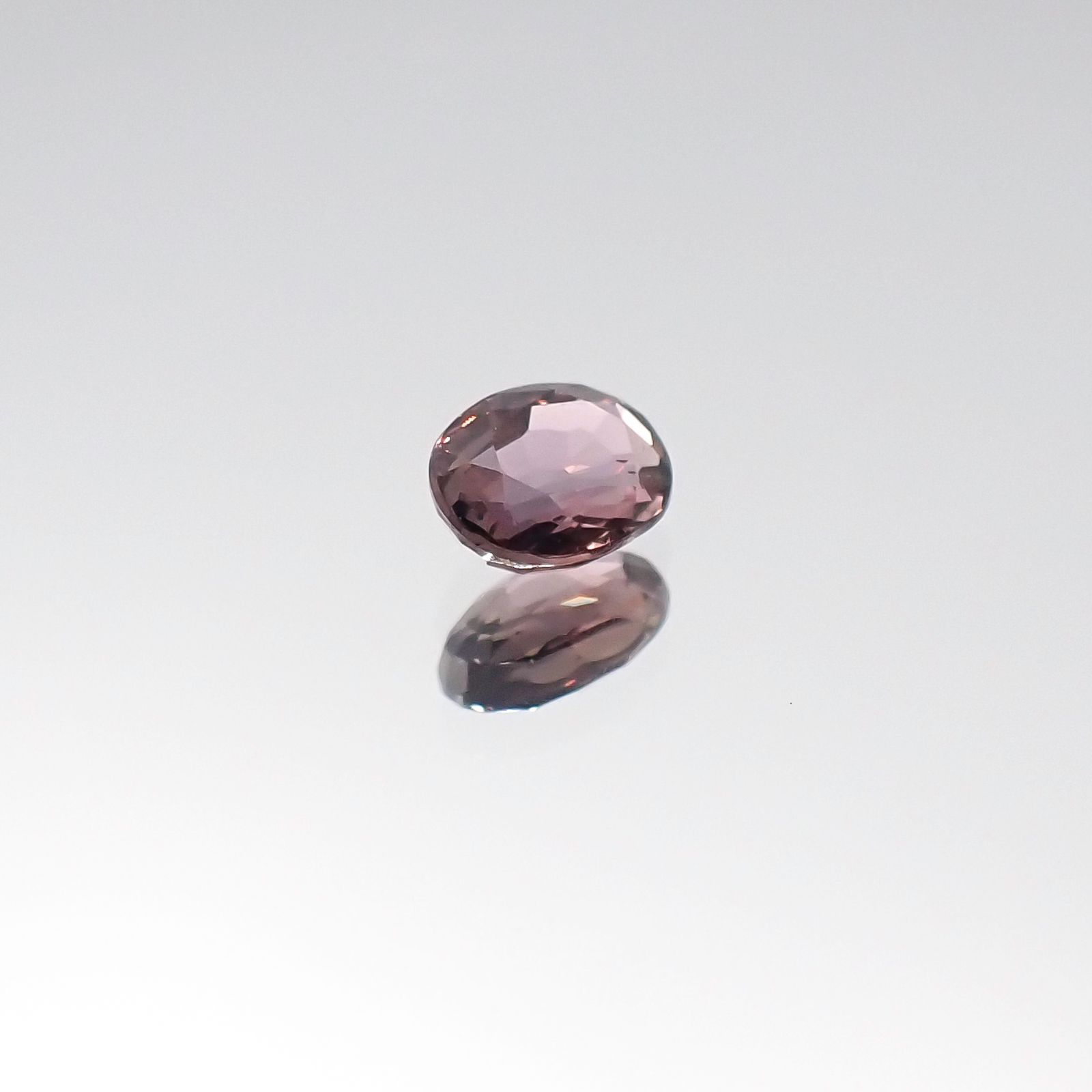 カラーチェンジサファイア 非加熱(宝石名サファイア)タンザニア産 0.34ct 識別済[231023985]4.6x3.5mm前後