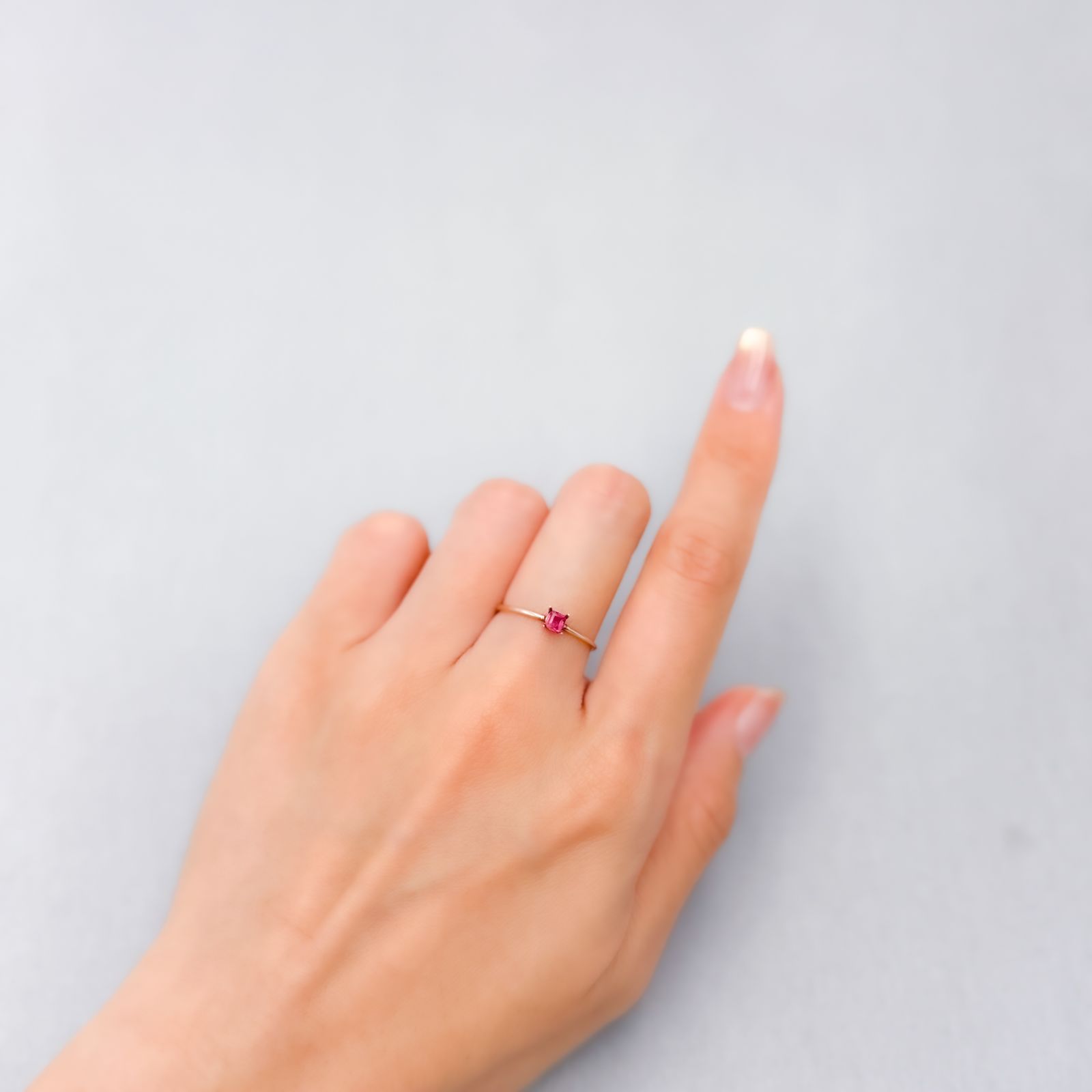 レッドベリル/ピンクベリル アメリカ・ユタ州産 0.12ct [250530374]3x2.9mm前後