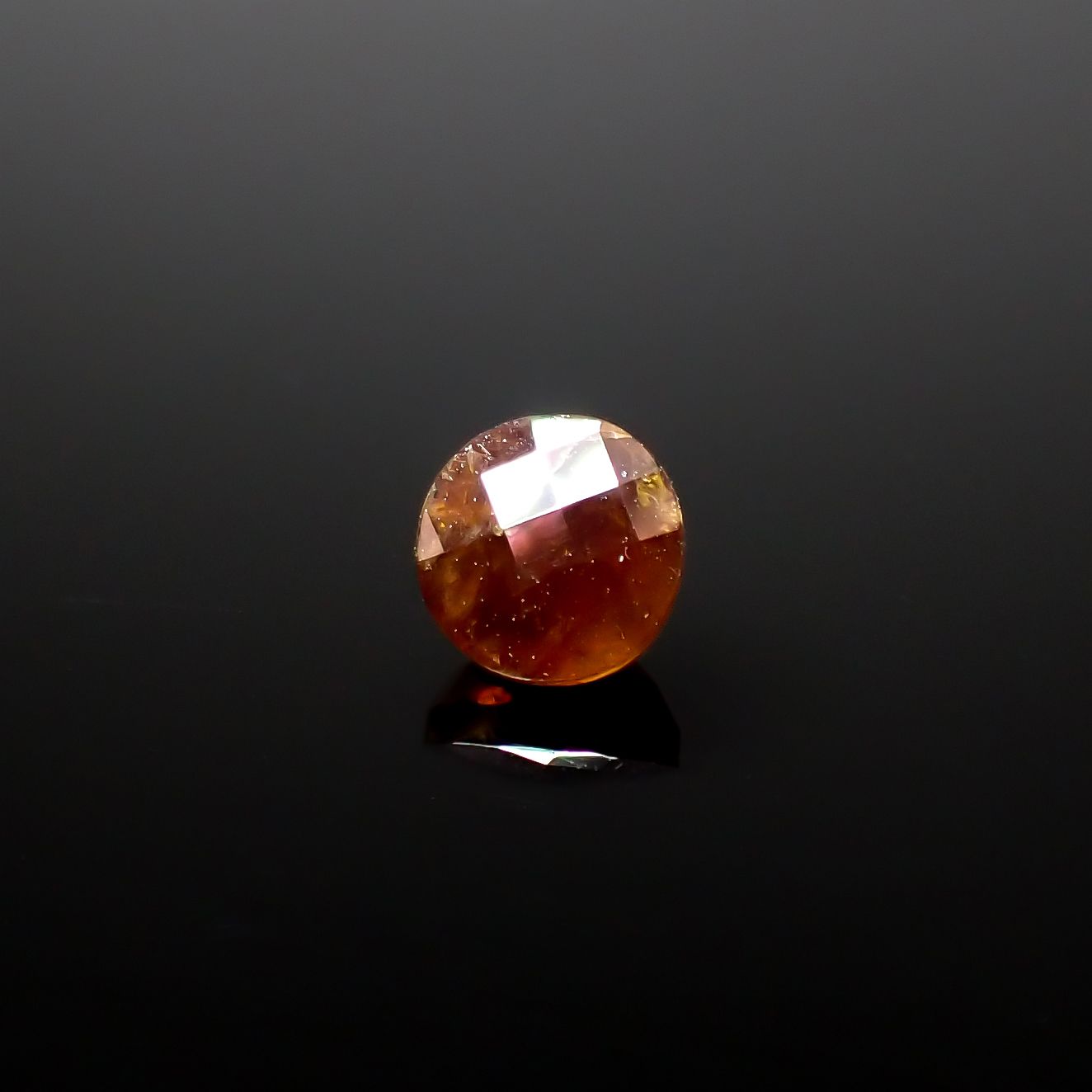 ◇チェッカーカット◇レインボーガーネット 日本・奈良県産 0.92ct[240125536]5.4x5.4mm前後