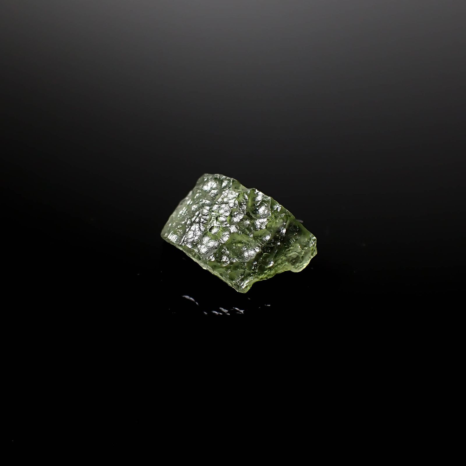 モルダバイト 原石 発見地：旧チェコスロバキア 3.82ct [241029298]15.1x9.1mm前後