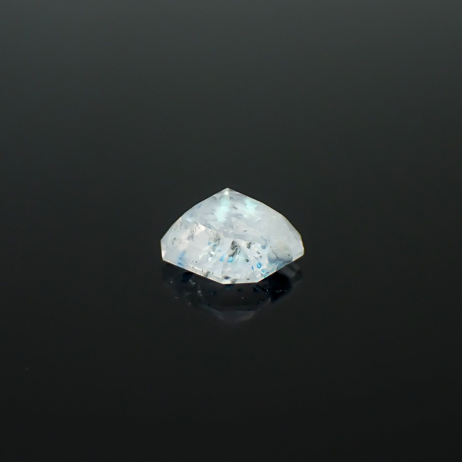 パライバクォーツ ブラジル産 1.62ct / 7.7x7.2mm前後 [260632500]