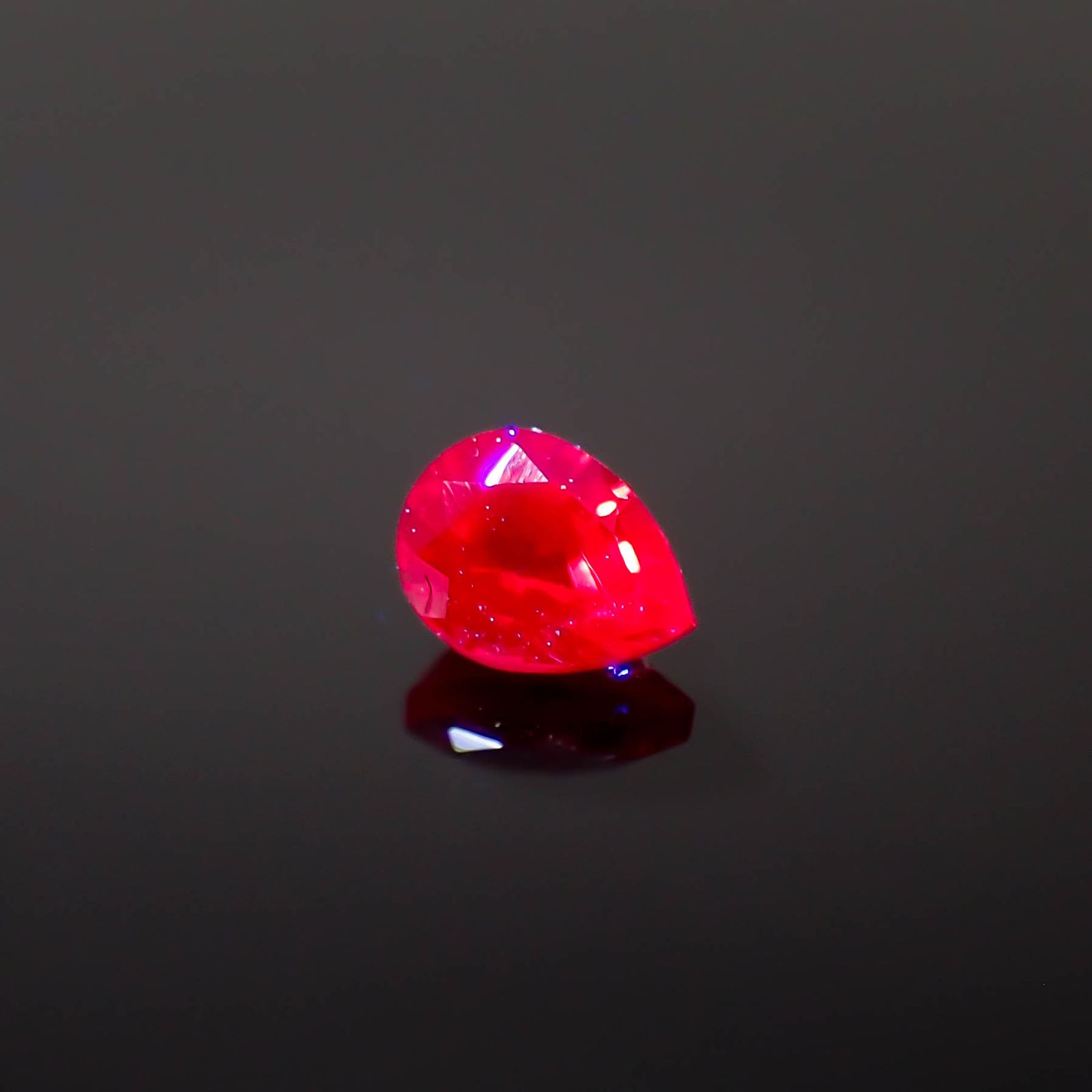 レッドスピネル ビルマ産 0.19ct[230722606]4x3mm前後