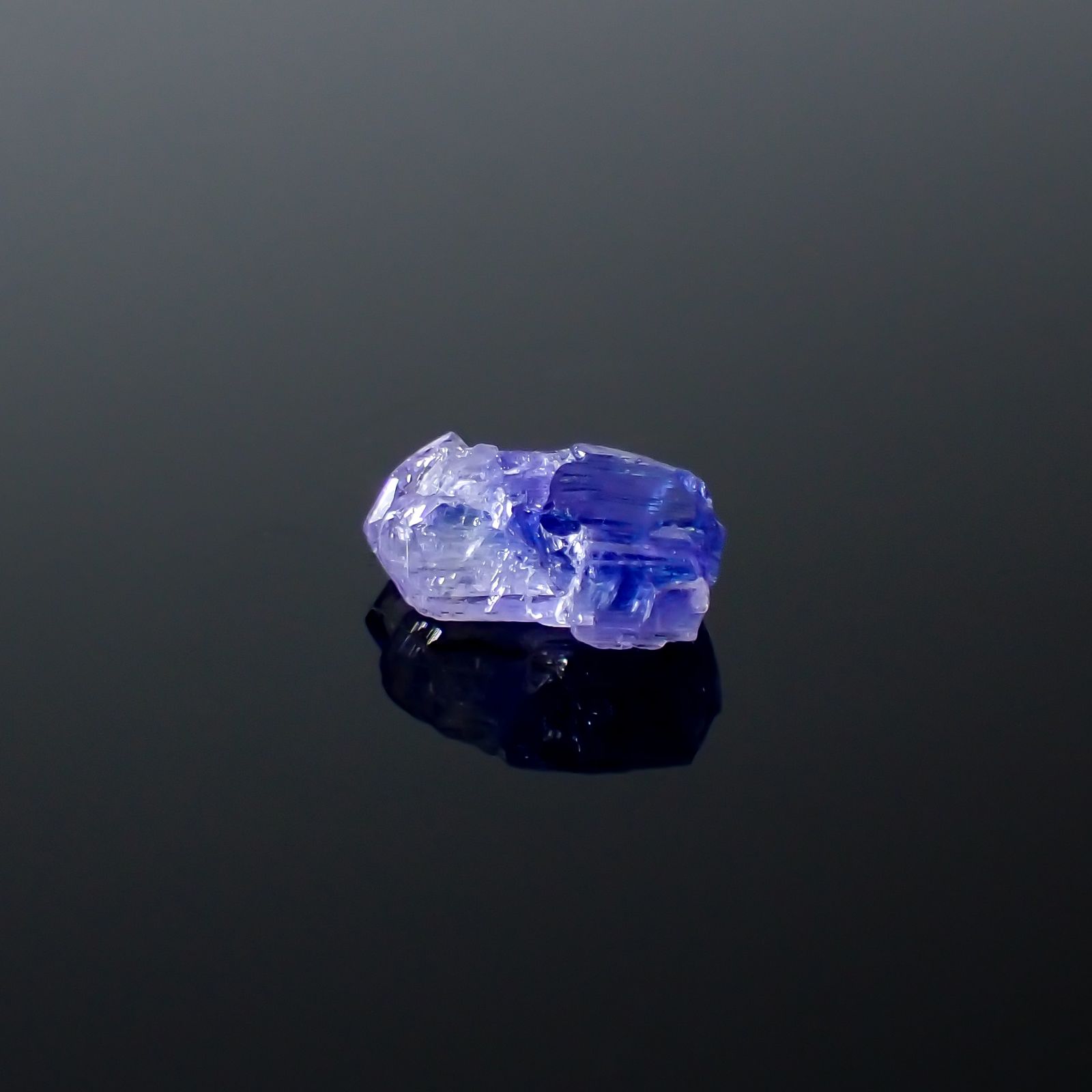 バイカラータンザナイト 原石 タンザニア産 3.31ct[231224988]12.4x6.6mm前後