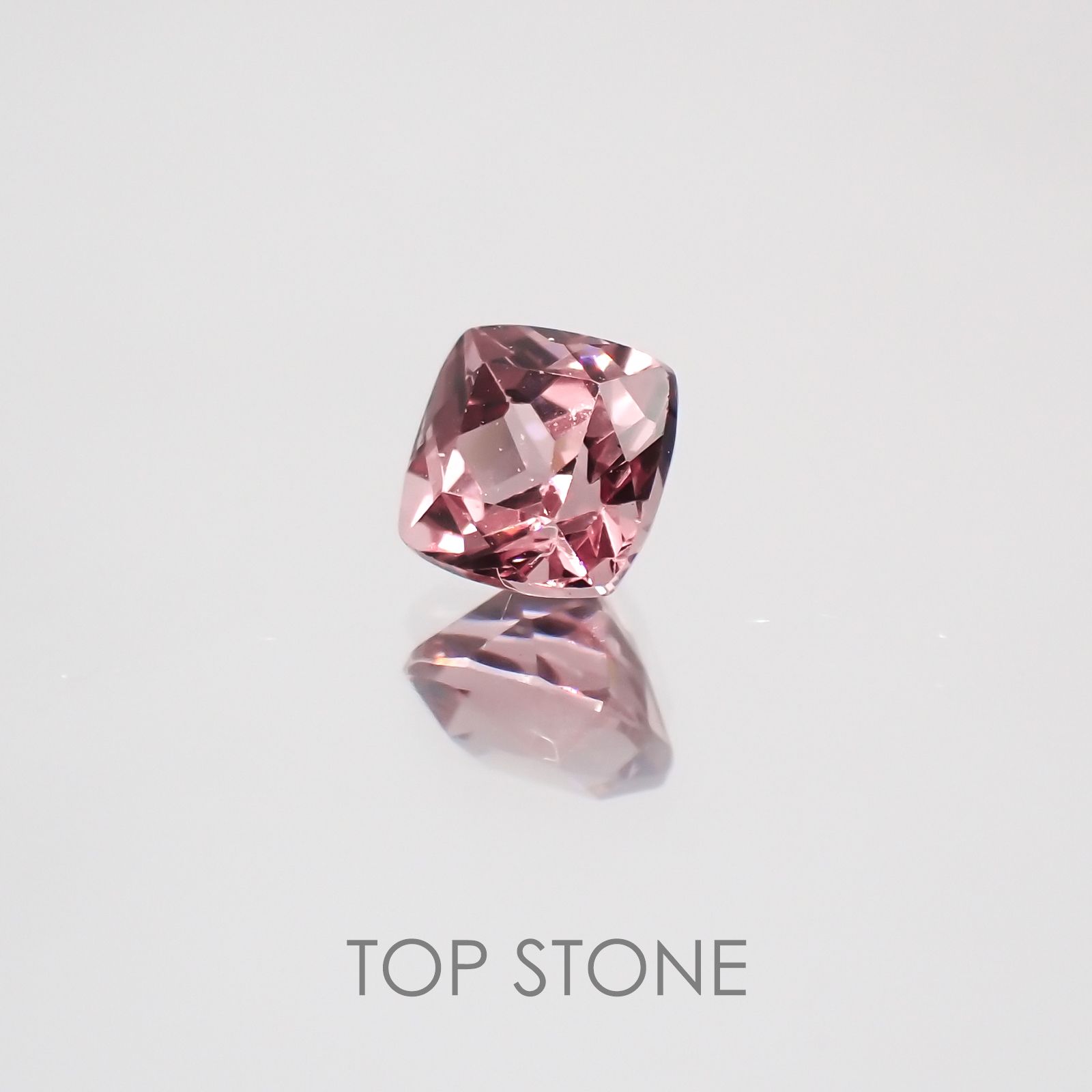 カラーチェンジマラヤガーネット タンザニア産 ルース 0.62ct[21059668]4.5×4.5mm前後