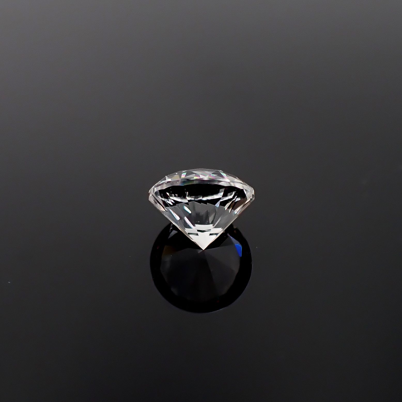 フェナカイト ロシア産 0.84ct / 6.1x6.1mm前後 [260231705]