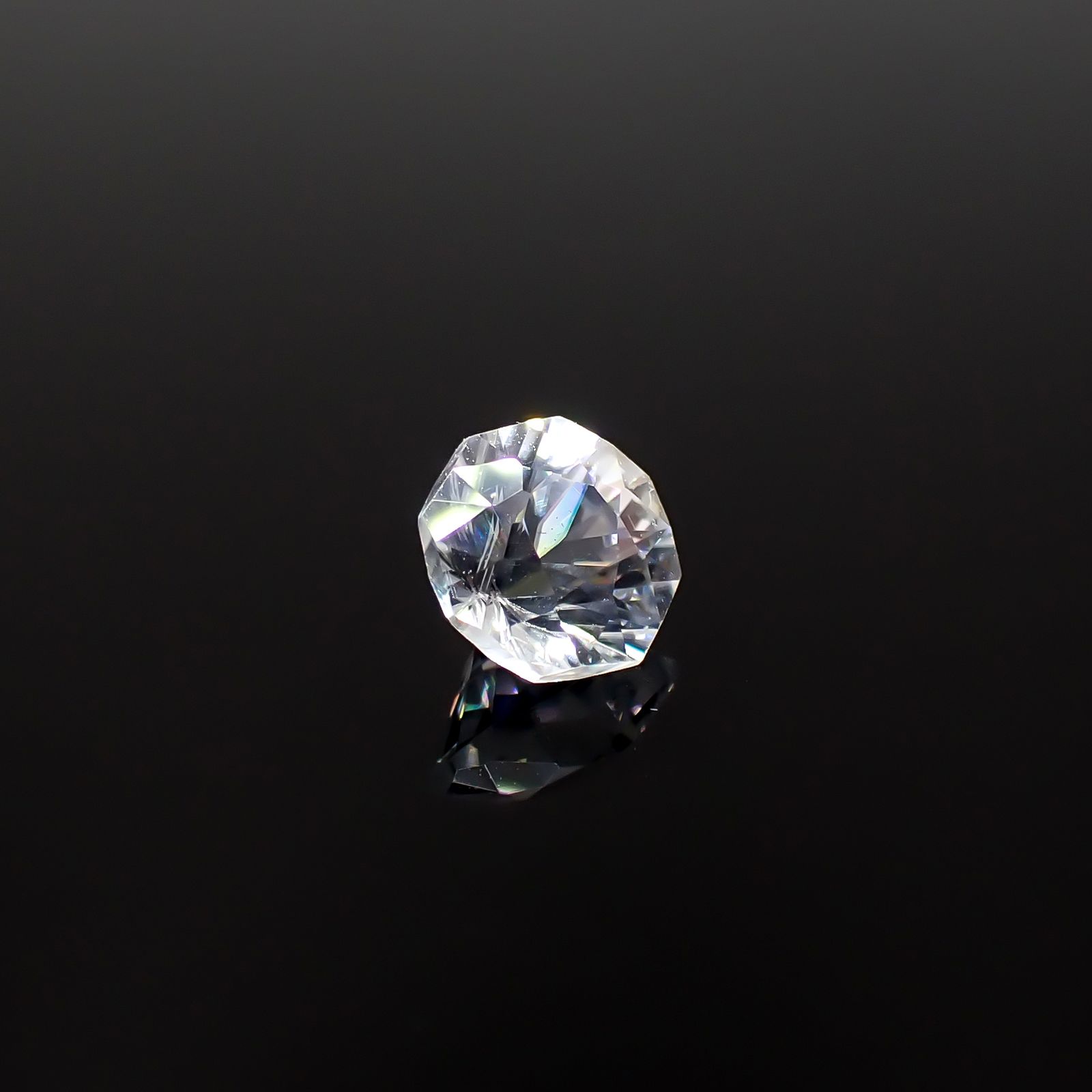 ◇オクタゴンカット◇カラーレスジルコン(宝石名ホワイト・ジルコン)スリランカ/カンボジア産 識別済 0.84ct / 5x4.9mm前後 [251231389]