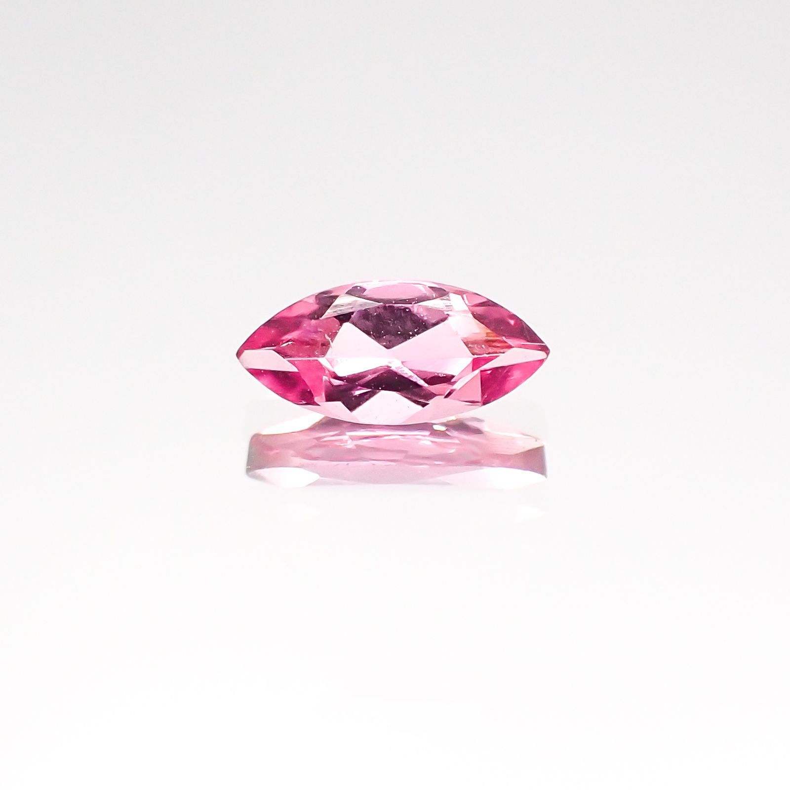 ホットピンクスピネル(宝石名ピンク・スピネル)タンザニア産 0.34ct 識別済[230823043]7.2x3.3mm前後