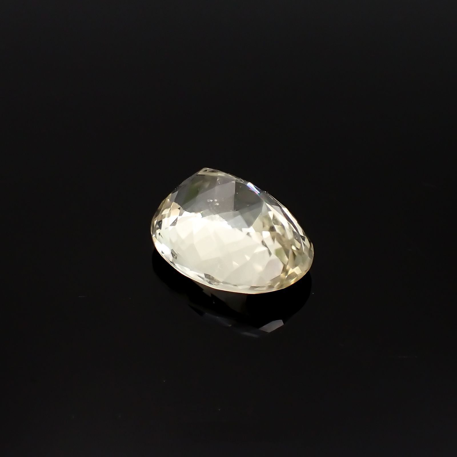 イエローユークレース(宝石名イエロー・ユークレース)ブラジル産 ソ付(彩珠) 12.494ct / 16.7x13.1mm前後 [220918079]