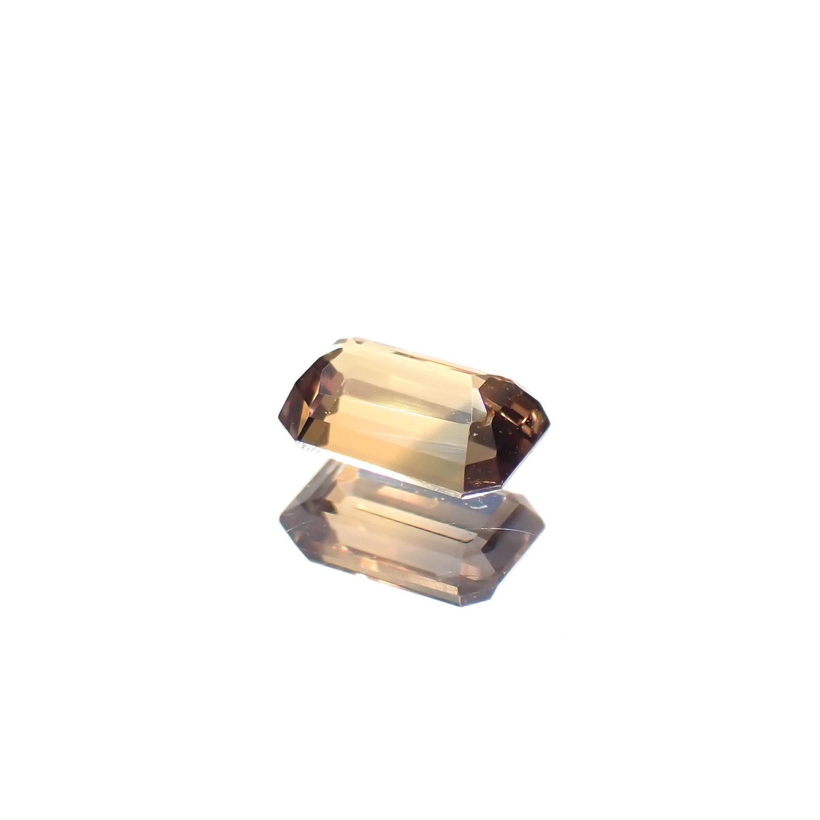 バイカラーサファイア(宝石名バイカラー・サファイア)タンザニア産 0.27ct 識別済[230622375]4.1x2.8mm前後