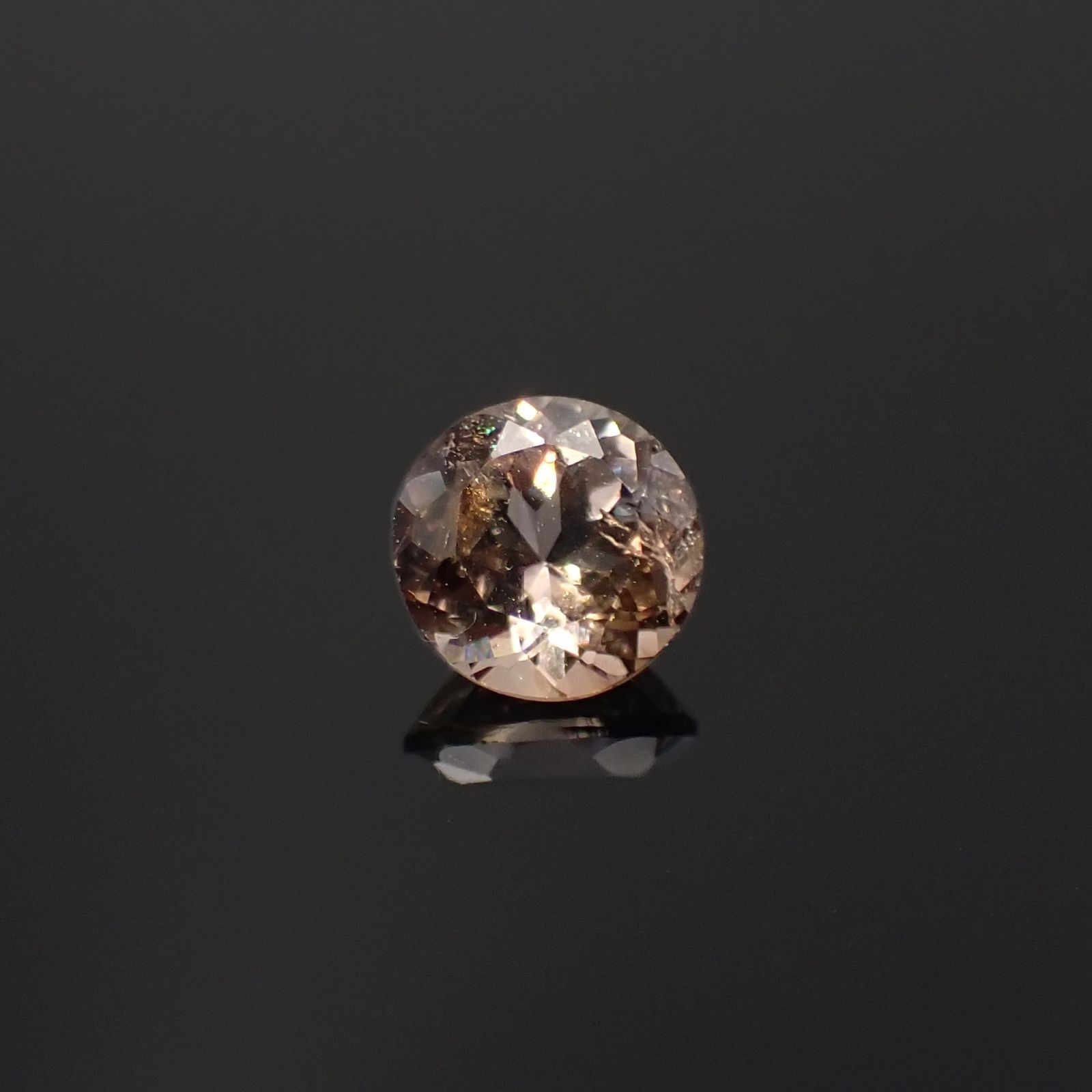 アキシナイト パキスタン産 0.72ct[231224652]5.6x5.6mm前後