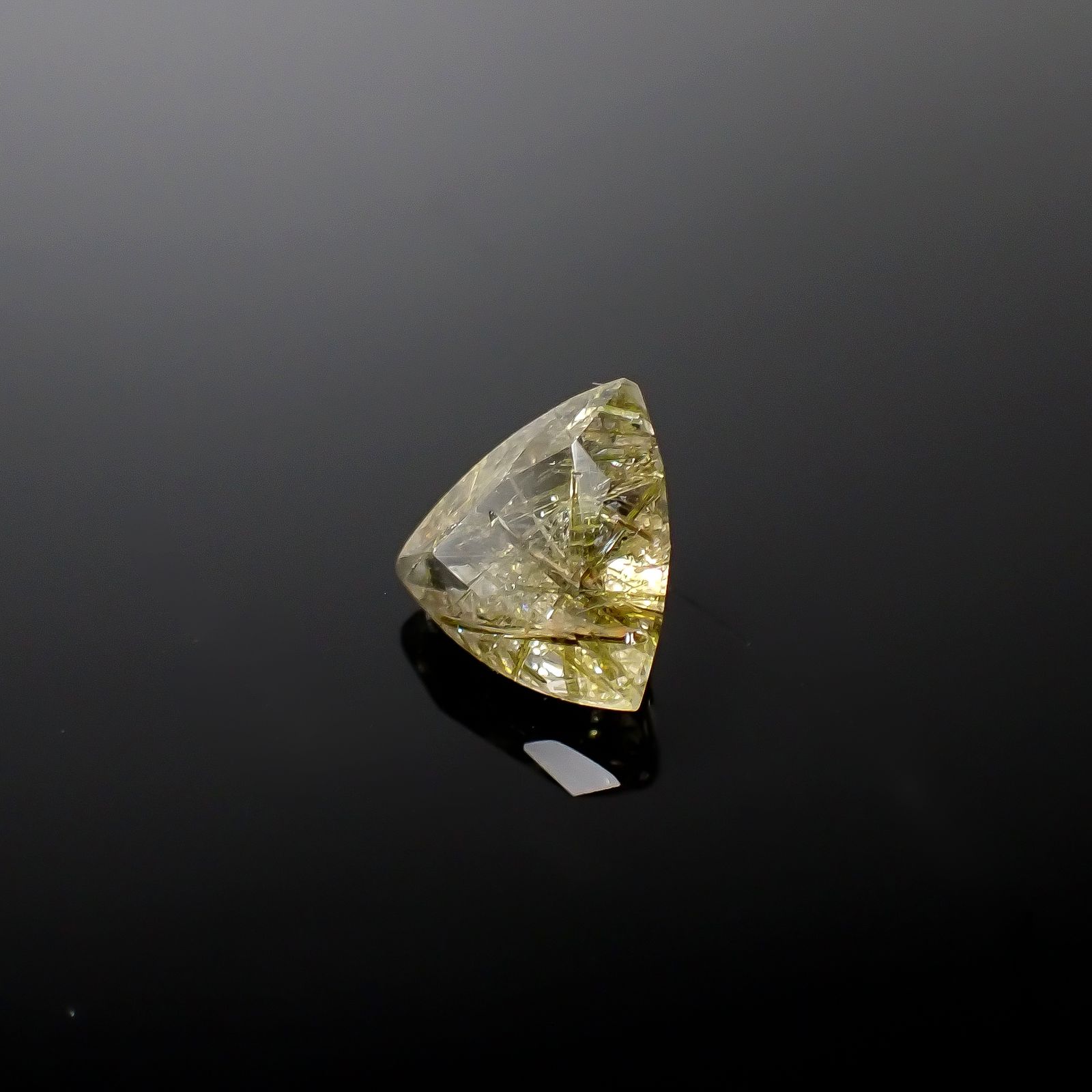 エピドートインクォーツ ブラジル産 3.18ct [240427296]10.2x10.1mm前後