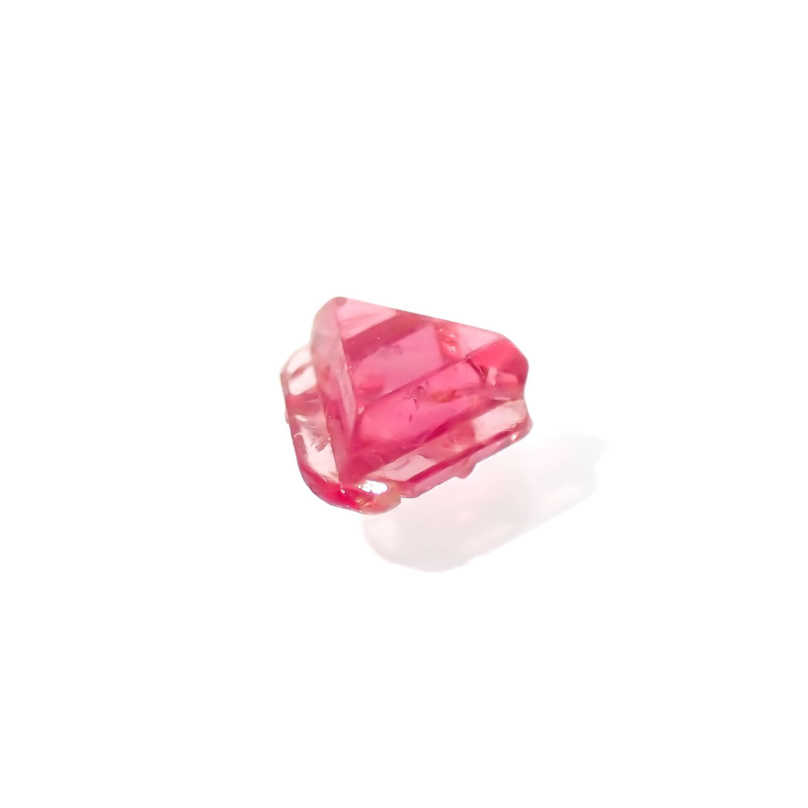 ツインクリスタルスピネル(スピネル式双晶）原石 ビルマ産 0.15ct[231124062]3.6x3.4mm前後