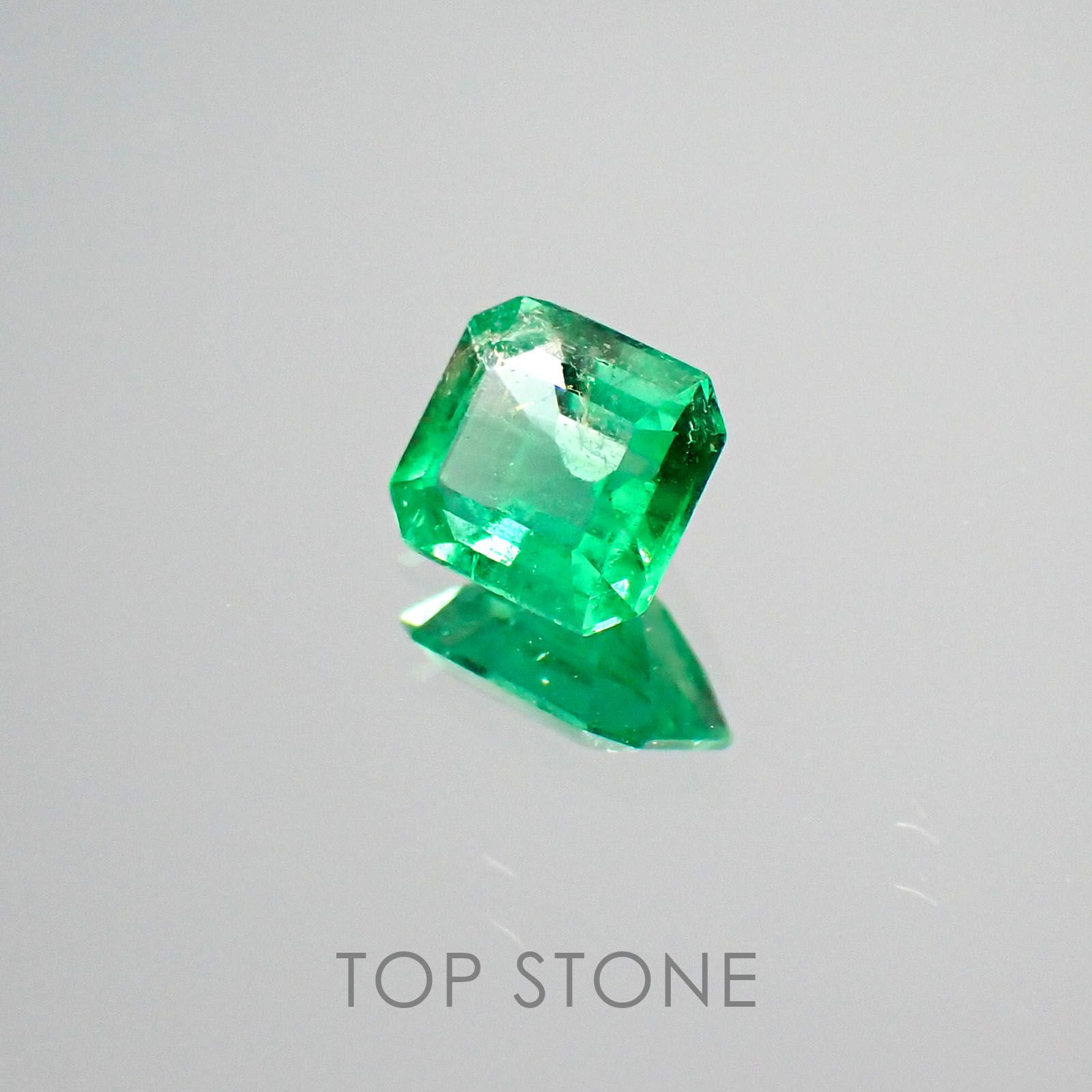 エメラルド コロンビア産 ルース 0.27ct[20042278]4.4×3.5mm前後