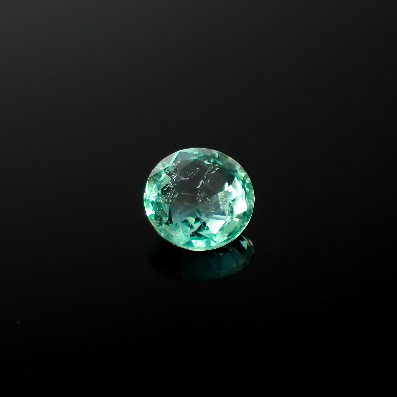 パステルカラーエメラルド コロンビア産 0.26ct[240225942]4.2x4.2mm前後