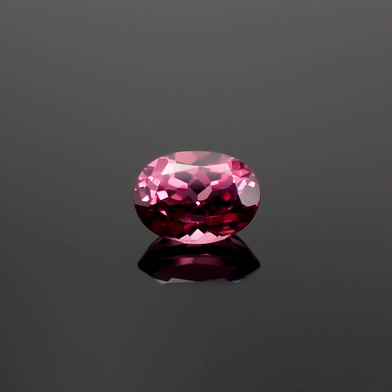 カラーシフトマラヤガーネット(宝石名ガーネット)タンザニア産 0.75ct 識別済[230120276]5.9x4.4mm前後