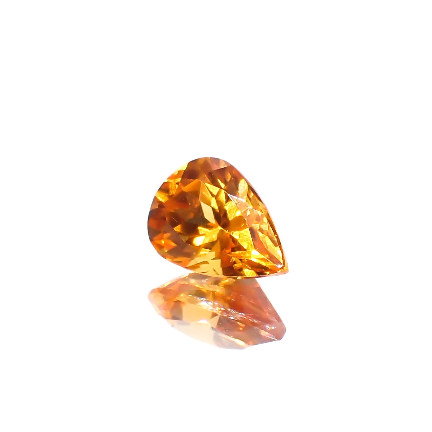 スペサルティンガーネット マンダリンオレンジカラー(宝石名ガーネット)ナイジェリア産 0.93ct 識別済[230923393]7.1x5mm前後
