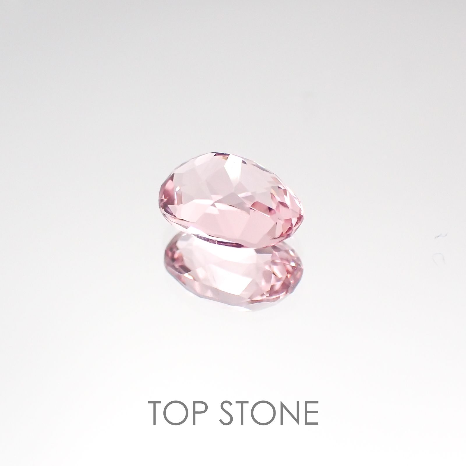 モルガナイト ナイジェリア産 ルース 0.92ct[20117404]7.1×5.1mm前後