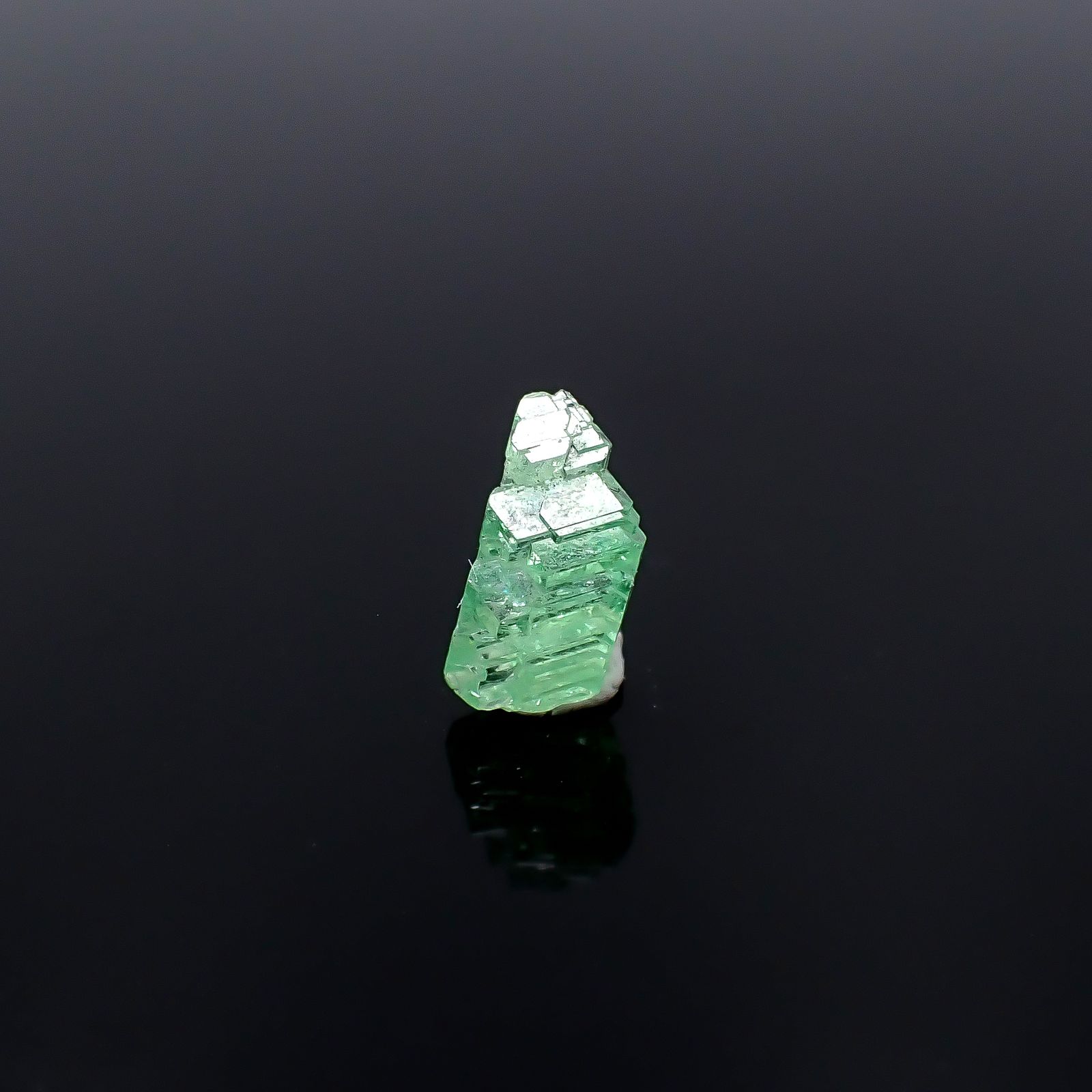 ツァボライト 原石 タンザニア産 1.09ct / 8.4x4.3mm前後 [251231427]