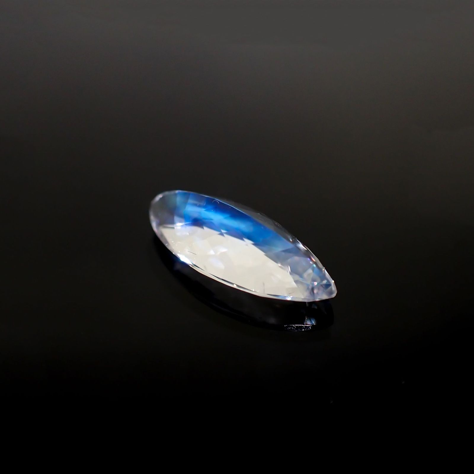 エンジェルストーン【ラブラドライト②】 レインボームーンストーン(宝石名ラブラドライト) マダガスカル産 ソ付