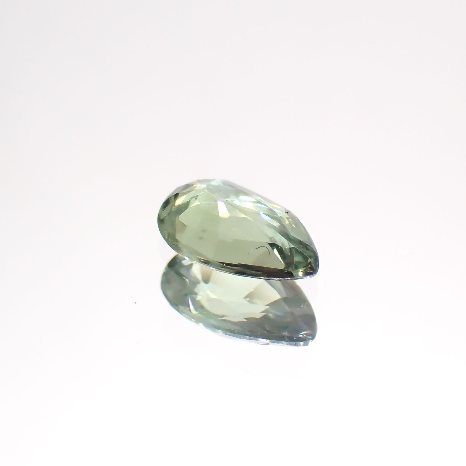 アレキサンドライト(宝石名アレキサンドライト)マダガスカル産 0.46ct 識別済[220114617]6.5x4.2mm前後