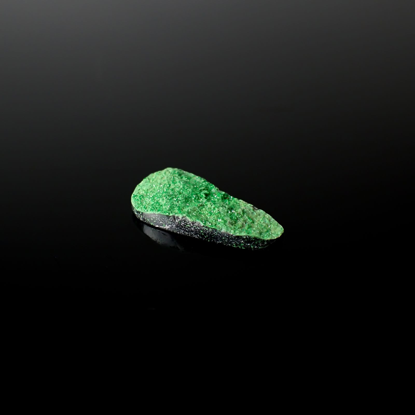 ウバロバイト 原石 ロシア産 10.92ct[240326438]24.7x12.3mm前後
