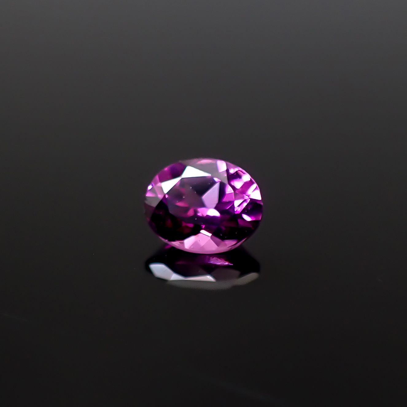 グレープガーネット ブラジル産 0.47ct [241229638]5.1x4.1mm前後
