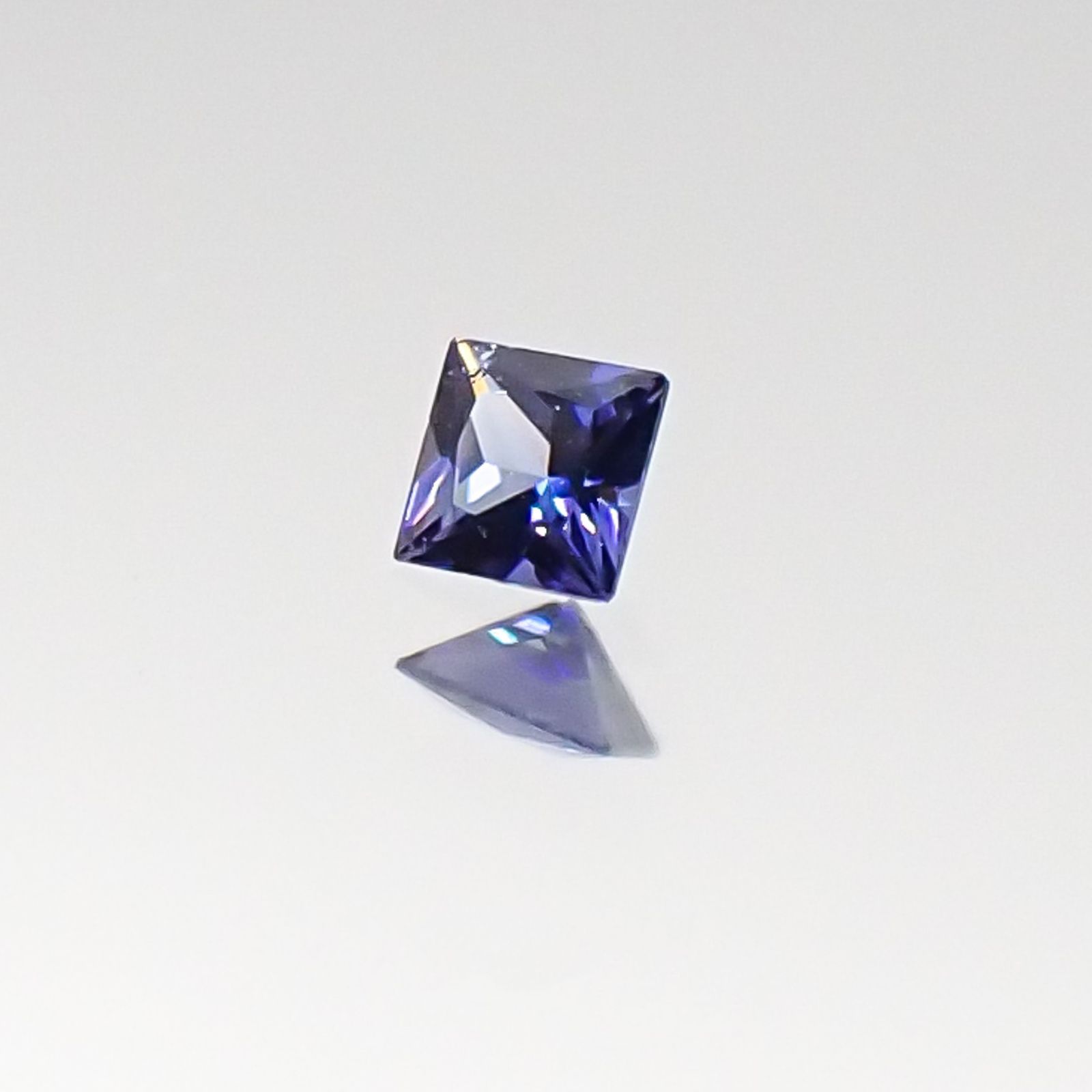 ◇プリンセスカット◇ベニトアイト アメリカ産 ルース 0.048ct[20095847]2.1×2.1mm前後