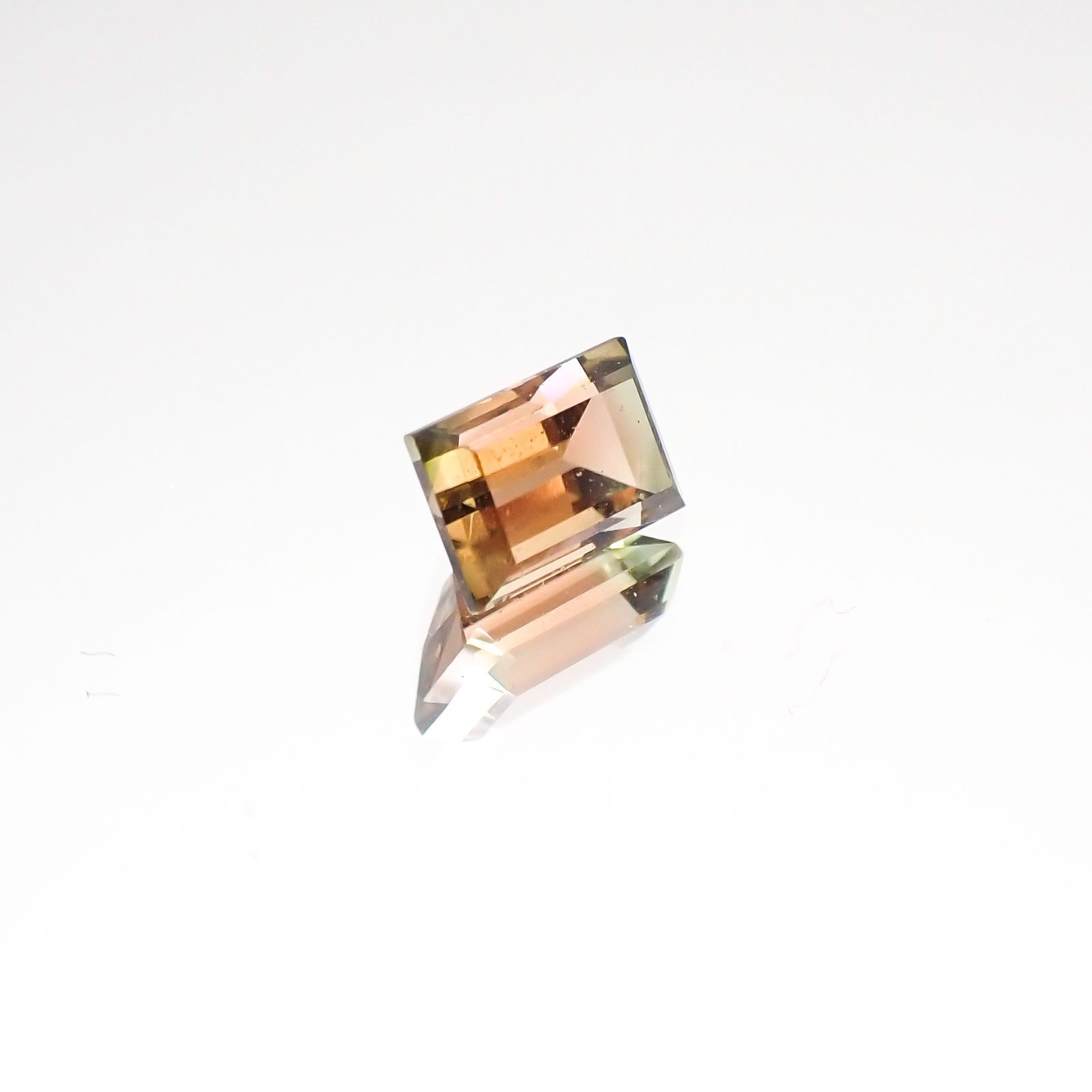 バイカラートルマリン(宝石名バイカラー・トルマリン)ブラジル産 0.77ct 識別済[230622366]6.1x4mm前後