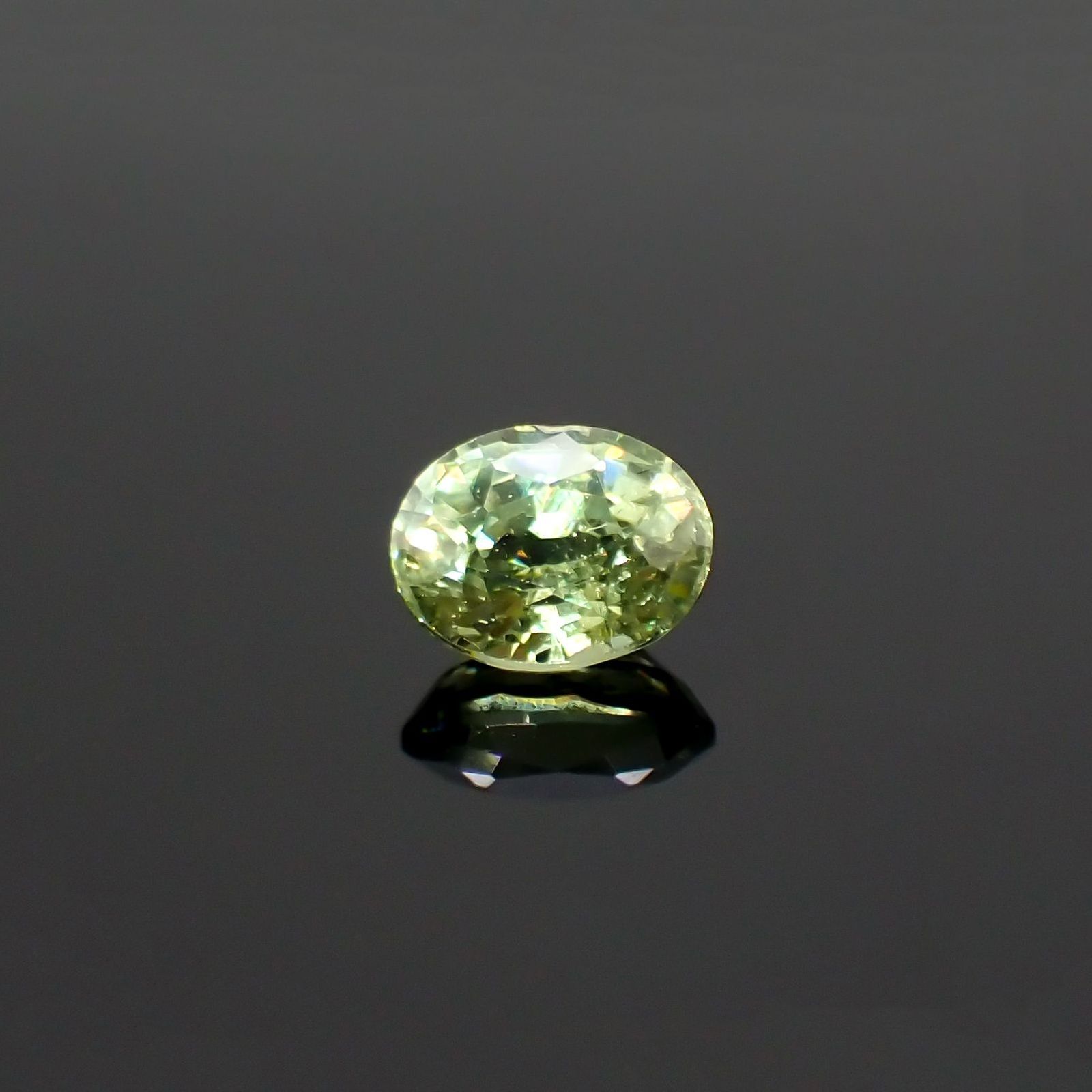デマントイドガーネット(宝石名デマントイド・ガーネット) ナミビア産 0.48ct 識別済[210812785]4.9×3.8mm前後