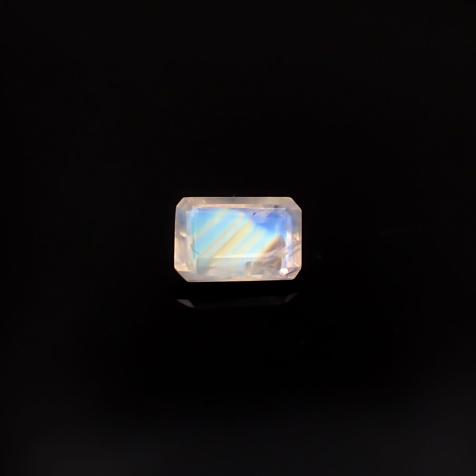 レインボームーンストーン インド・ビハール産 2.59ct / 10.5x7mm前後 [260431968]