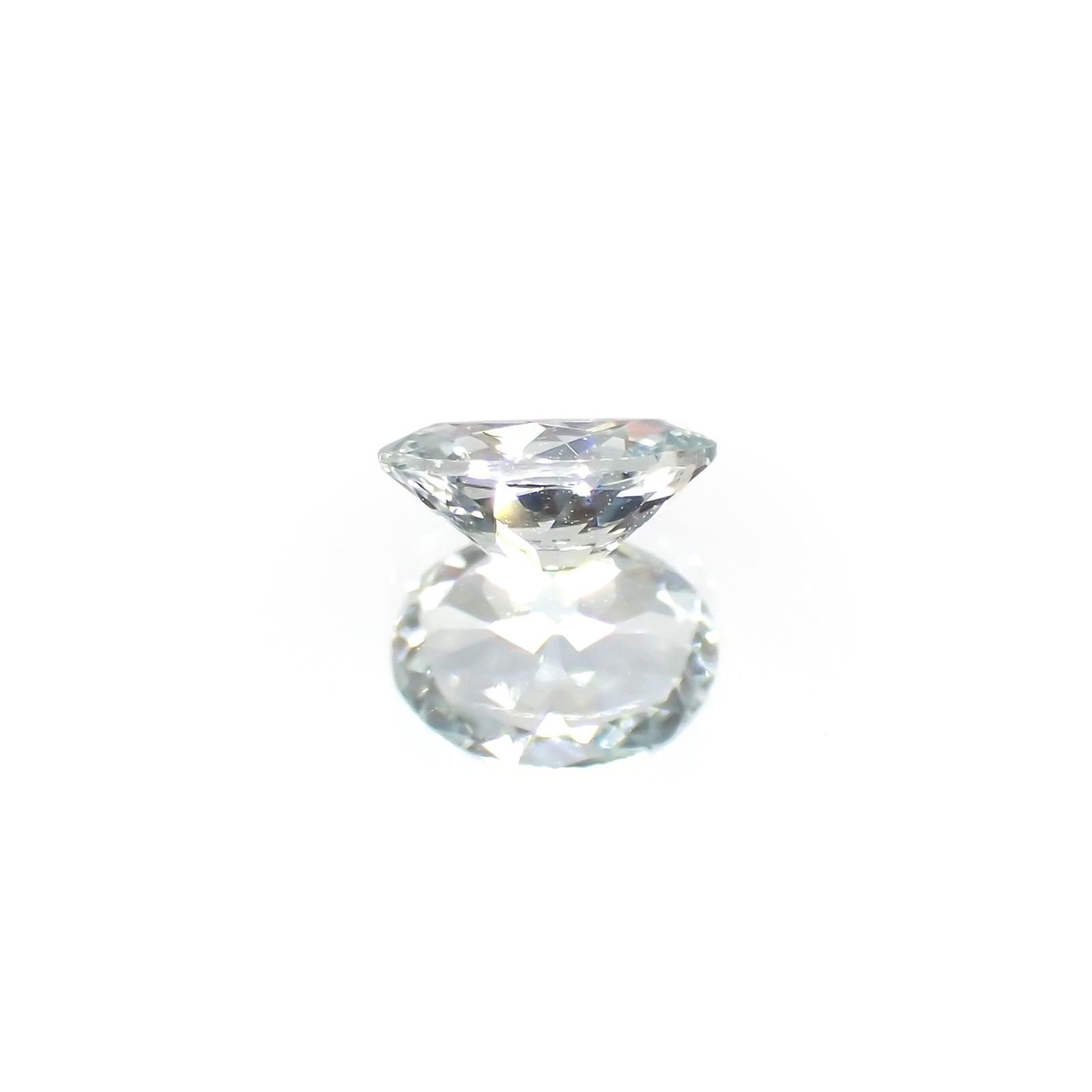 アイスブルーサファイア(宝石名サファイア)スリランカ/マダガスカル産 識別済 0.36ct / 5.1x3.8mm前後 [230421396]