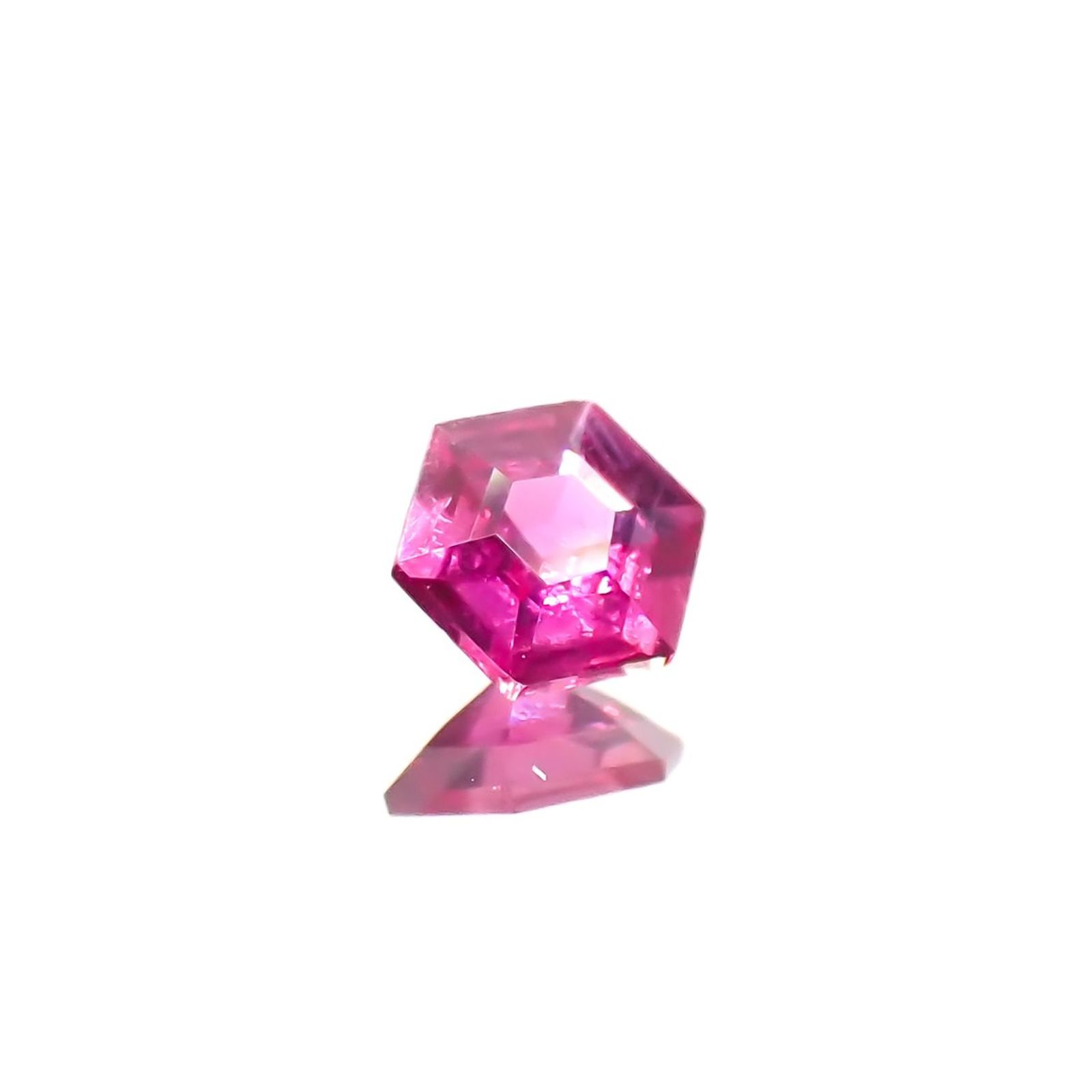 ◇ヘキサゴンカット◇ルビー 非加熱 モザンビーク産 0.19ct / 3.5x3.5mm前後 [240427109]