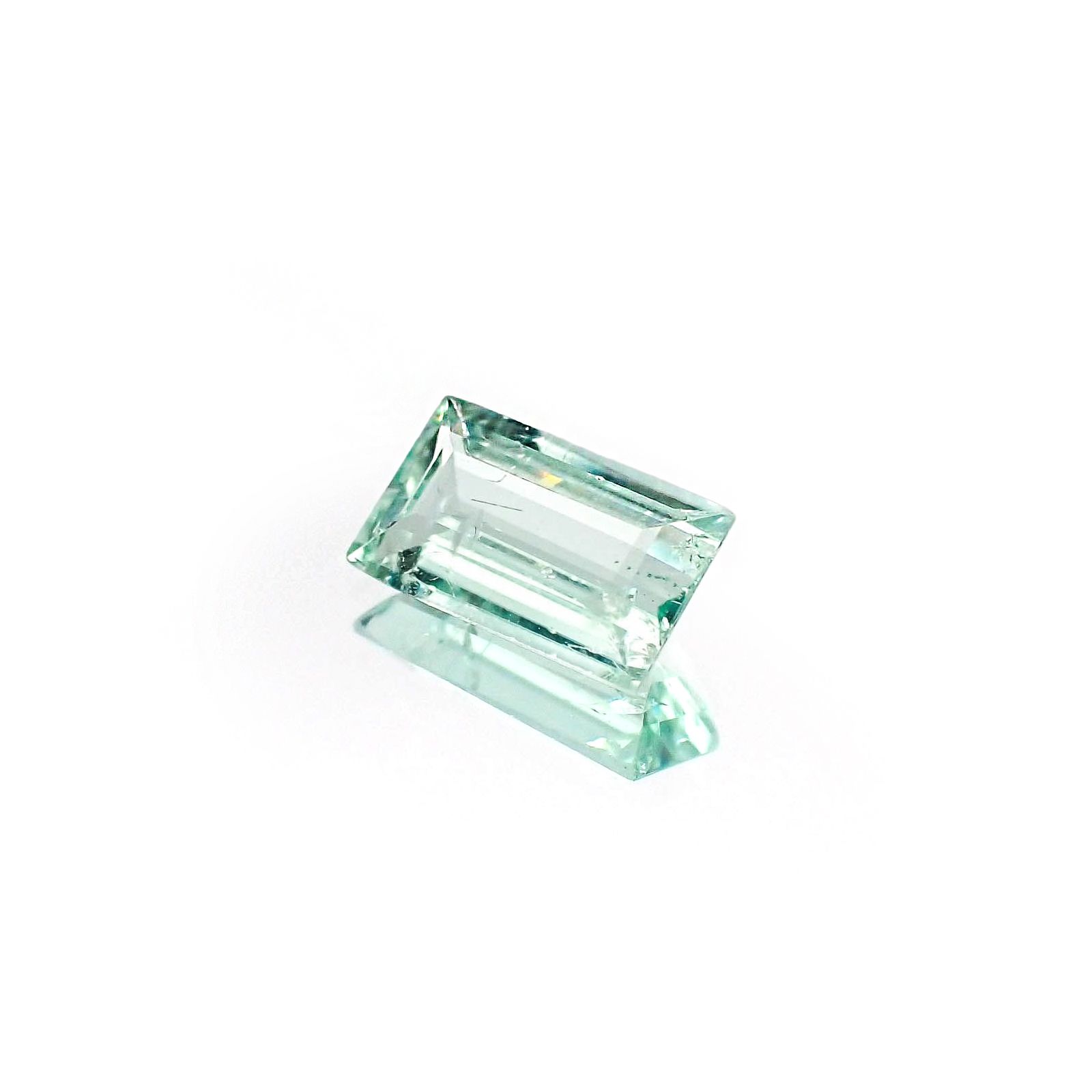パライバトルマリン(宝石名トルマリン/別名パライバ・トルマリン)モザンビーク産 識別済 1.02ct / 8.2x4.9mm前後 [231023883]