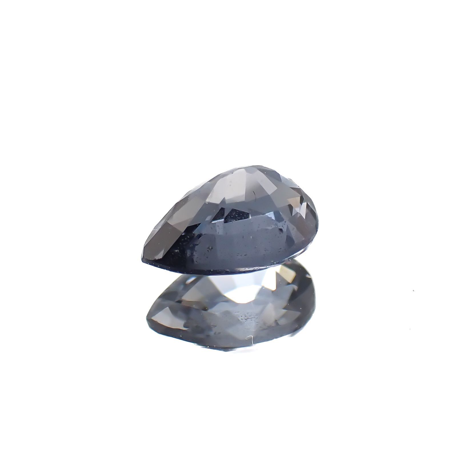 ベキリーブルーガーネット（カラーチェンジガーネット アレキタイプ）(宝石名ガーネット)マダガスカル・ベキリー産 0.78ct 識別済[220716949]6.5x4.7mm前後