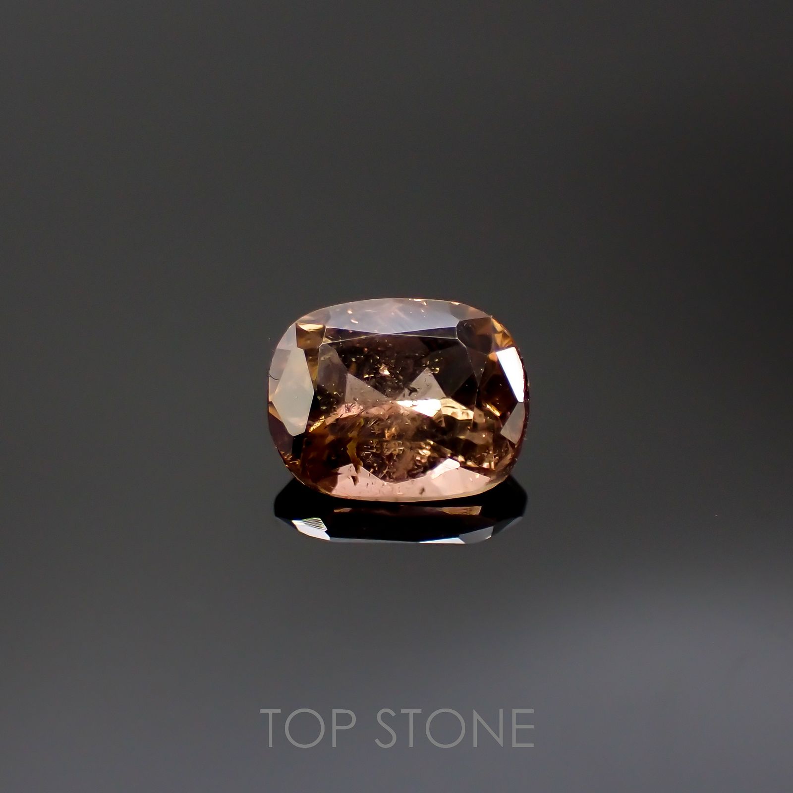 アキシナイト(宝石名アキシナイト)パキスタン産 0.91ct 識別済[220717016]6.9x5.4mm前後