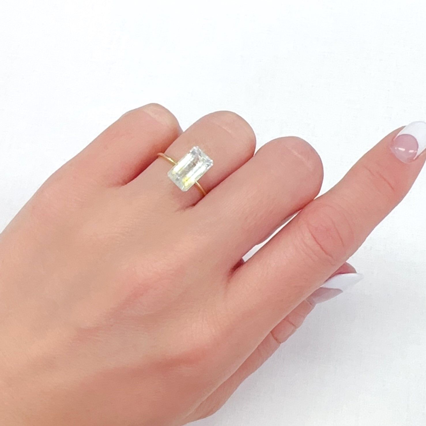 オーロラアクアマリン ブラジル産 2.65ct[231224679]10.7x6.4mm前後