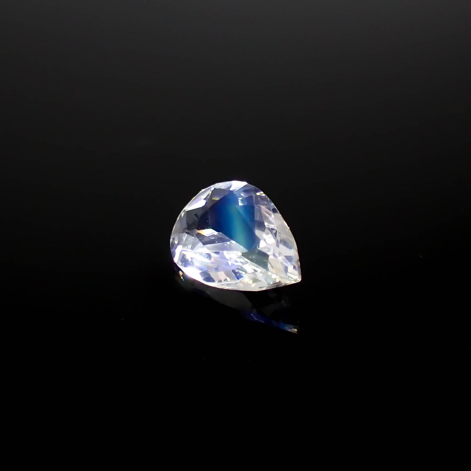 レインボームーンストーン ザンビア産 0.72ct[240326923]7.9x5.6mm前後