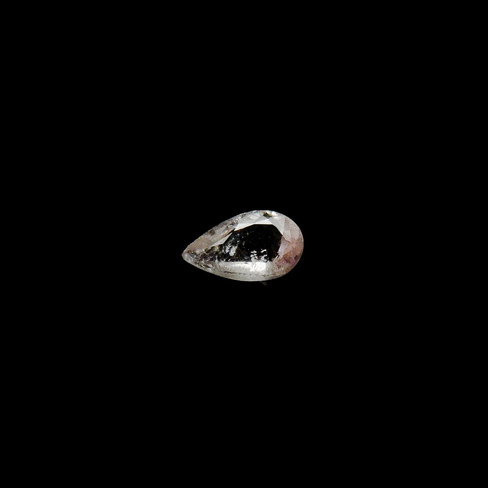 ピンクユークレース(宝石名ピンク・ユークレース)ブラジル産 0.065ct ソ付(彩珠)[240125829]3.4x2mm前後