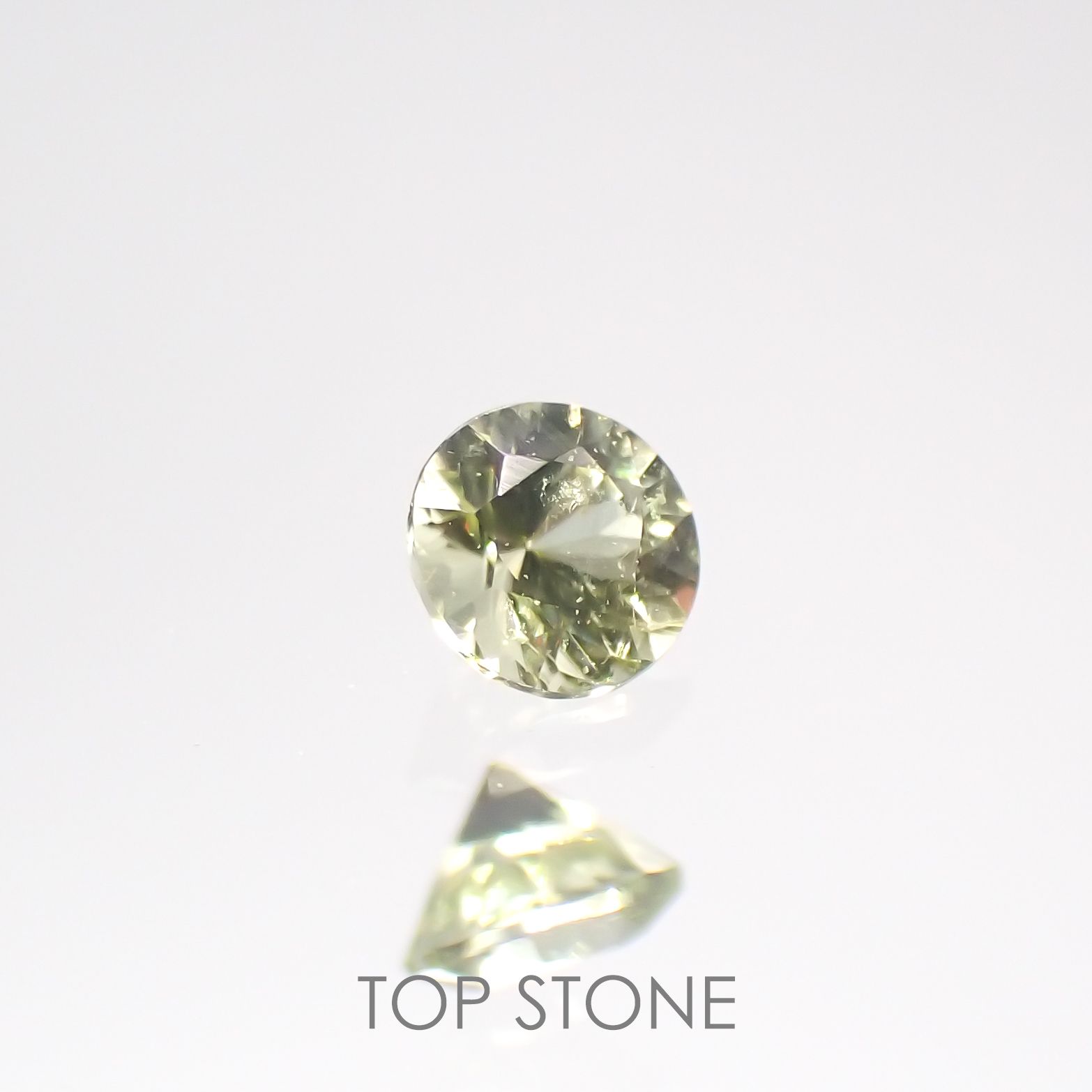 パラサイティックペリドット(宝石名ペリドット) 採取地：ロシア 0.033ct 識別済[210812869]1.7×1.7mm前後