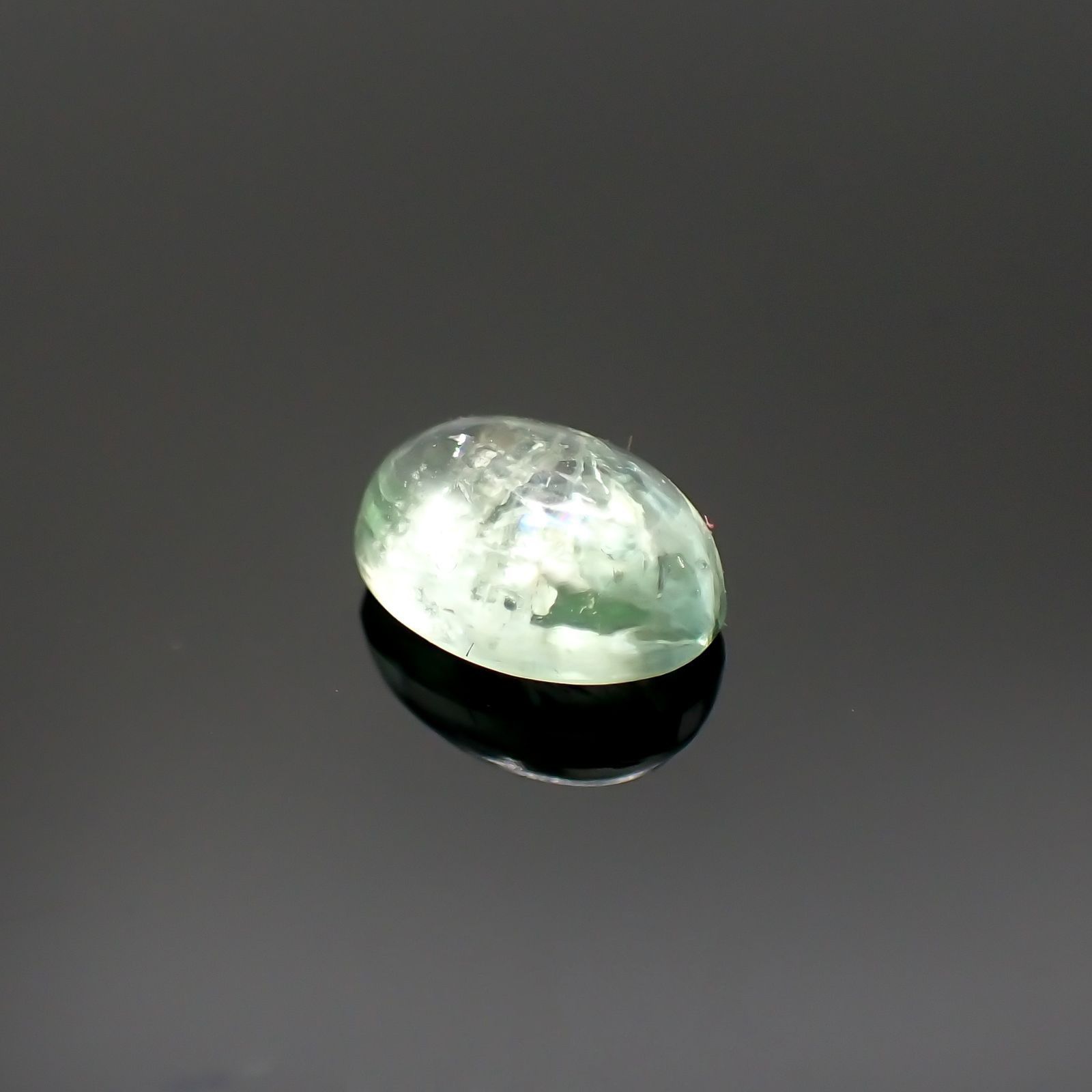 ミントガーネット(宝石名グロッシュラー・ガーネット)タンザニア産 識別済 1.16ct / 6.8x5mm前後 [220917752]