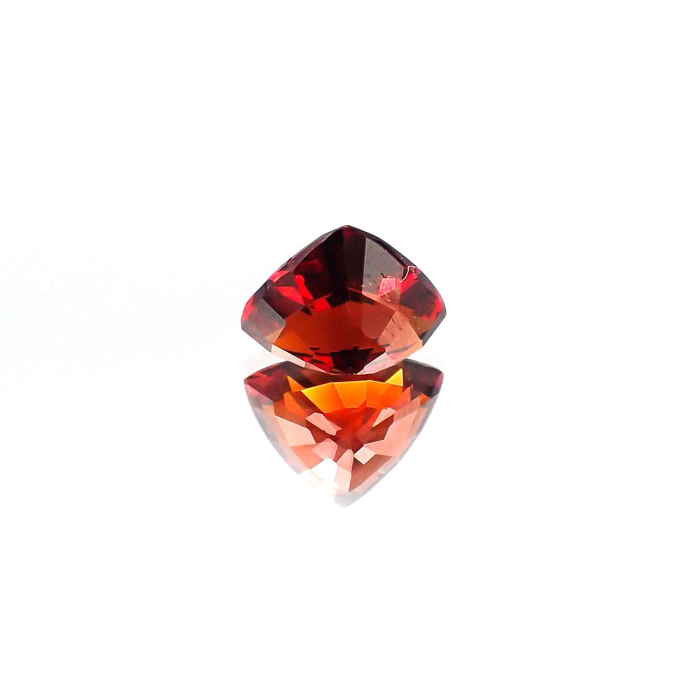 スペサルティンアルマンディンガーネット(宝石名スペサルティン アルマンディン・ガーネット)マダガスカル産 2.13ct 識別済[231023851]8.5x6.8mm前後