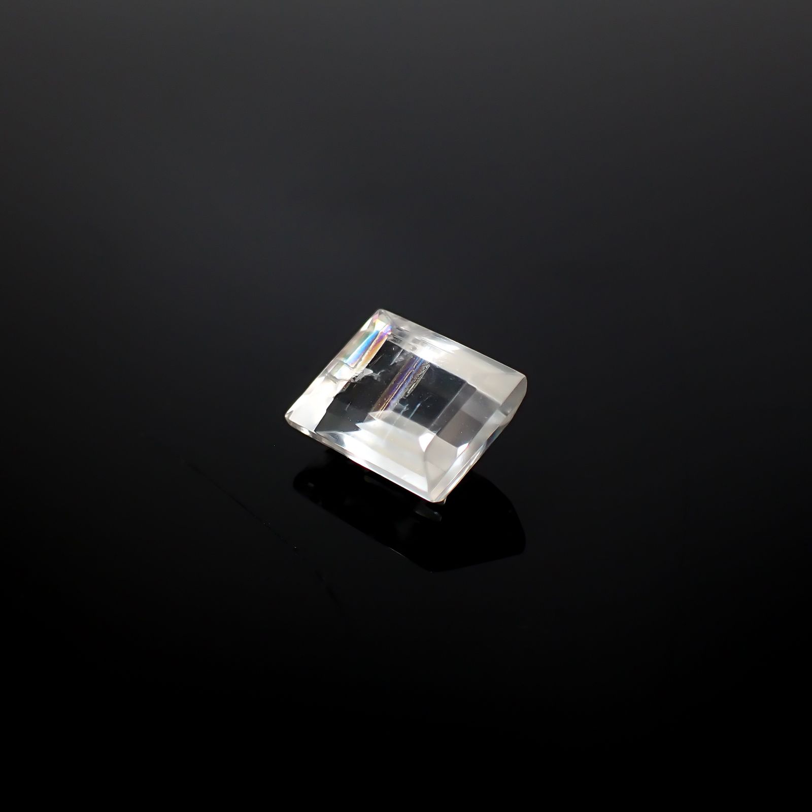 マラウイムーンストーン マラウイ共和国産 3.30ct / 10x7.8mm前後 [260331824]
