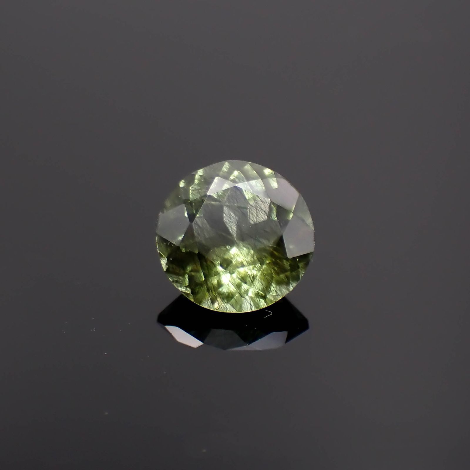 ルドウィジャイトインペリドット パキスタン産 1.48ct[221219512]7.3x7.1mm前後