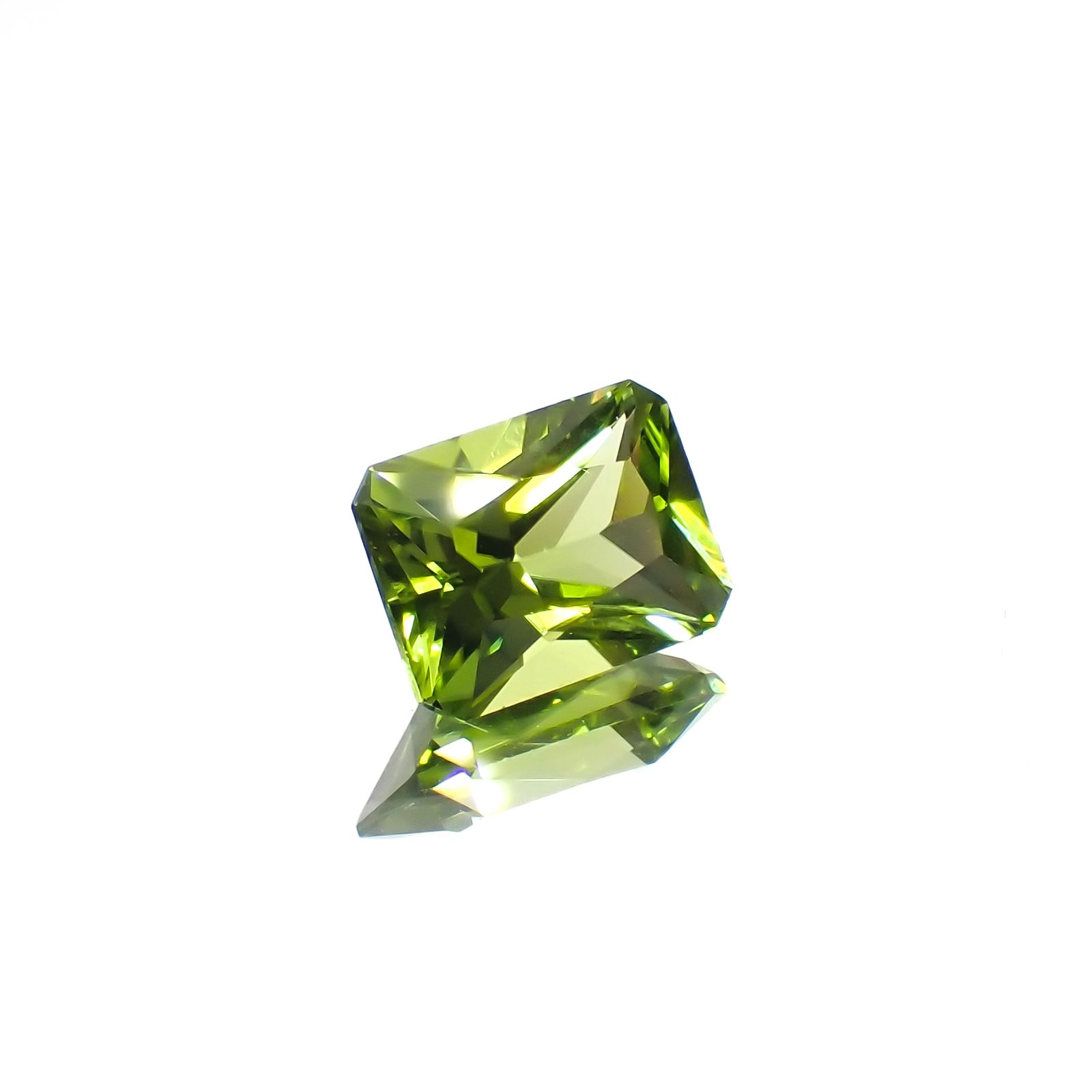 ペリドット 中国産 1.73ct[230622293]8.1x6.1mm前後