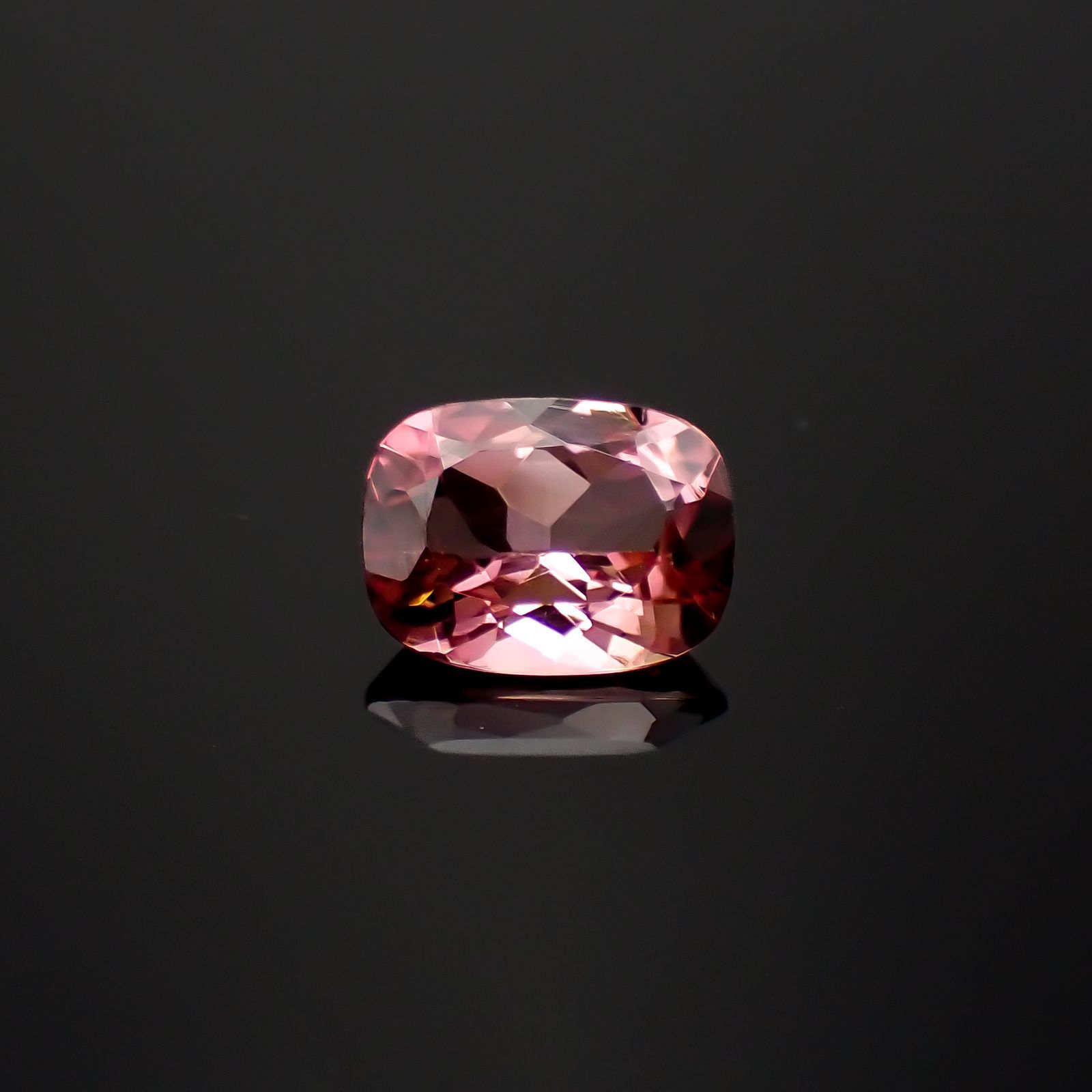 ピンクトルマリン(宝石名トルマリン)コンゴ民主共和国産 1.35ct 識別済[230320847]8x6mm前後