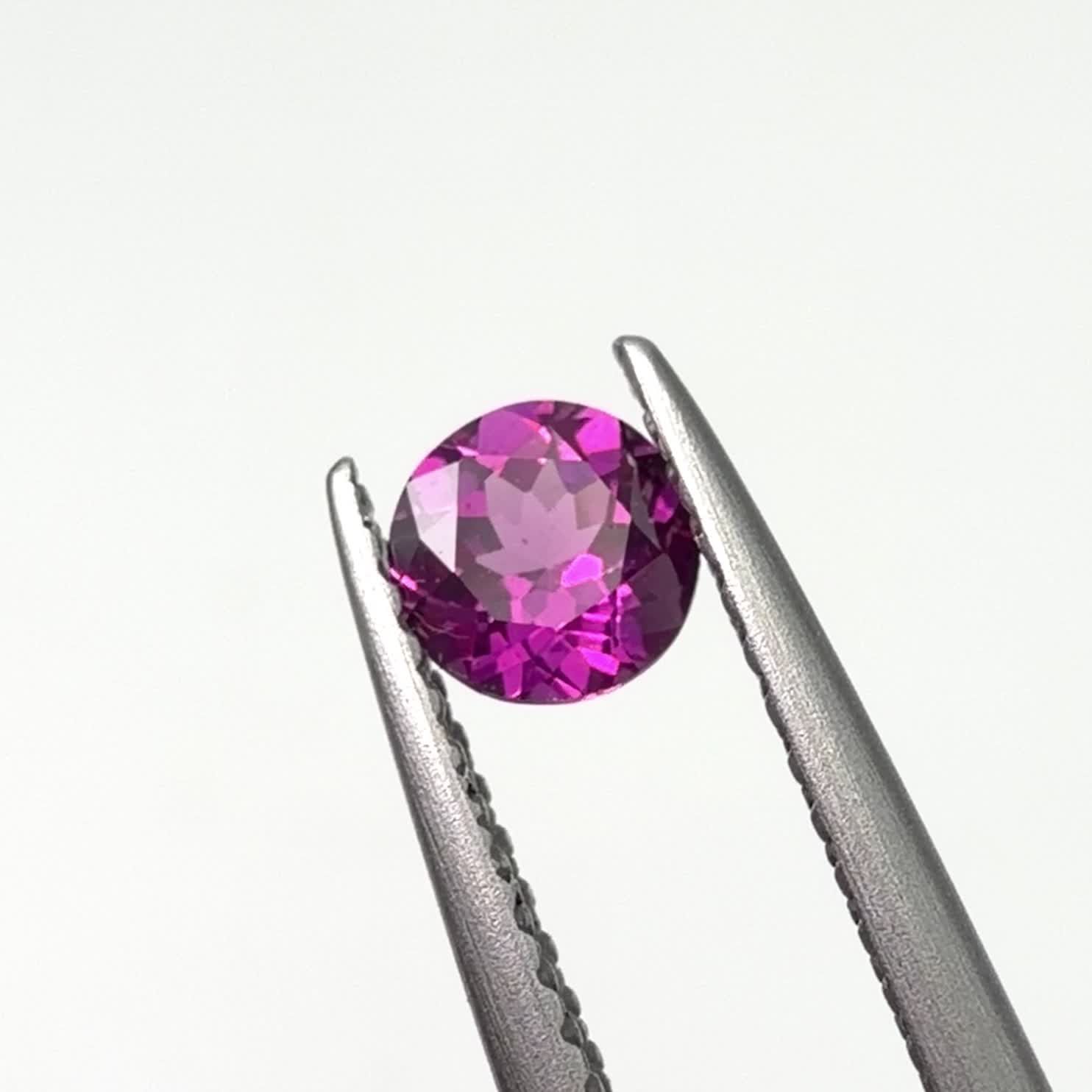 グレープガーネット(宝石名ガーネット)ブラジル産 識別済 0.41ct / 4.6