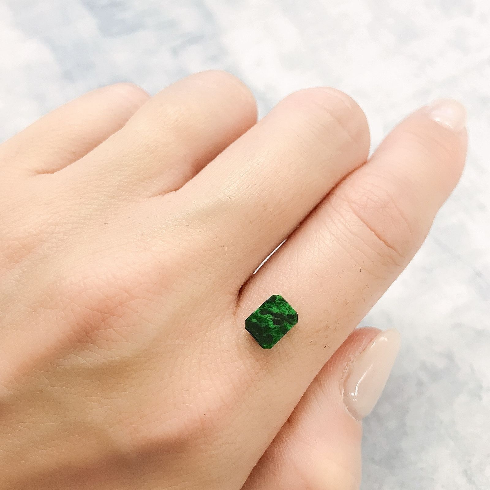 モーシッシ ビルマ産 0.87ct[220515726]7.4x5.5mm前後
